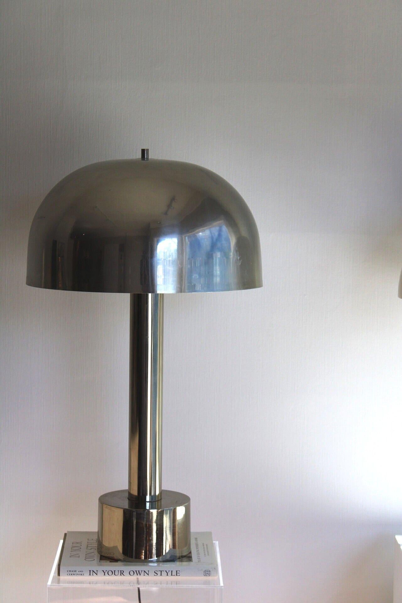 1980s Robert Sonneman Iconic Table Lamp In Good Condition In Victoria, CA