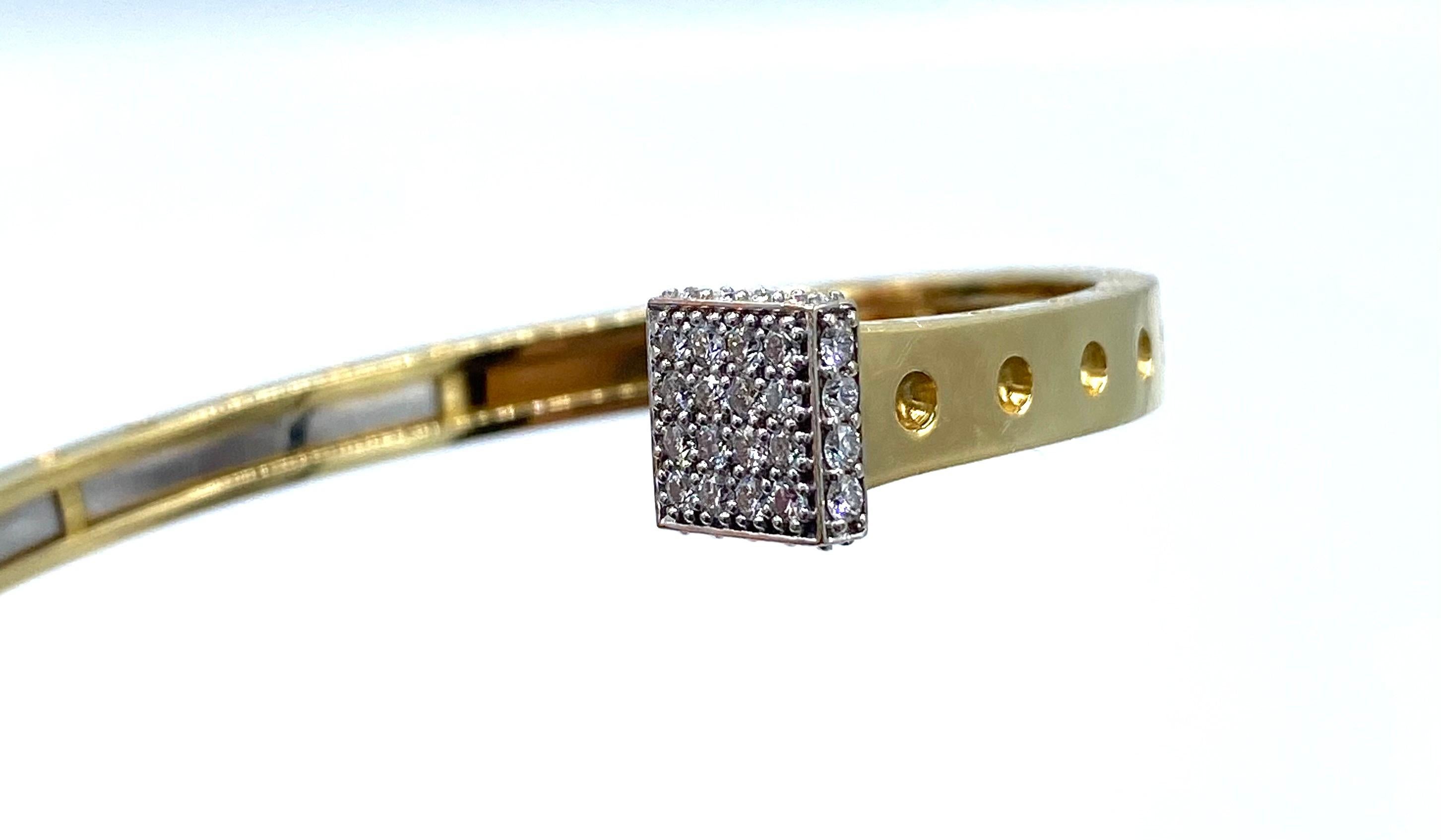 1980's Roberto Coin Yellow Gold and Diamond Nail Bangle Bracelet In Excellent Condition For Sale In Beverly Hills, CA