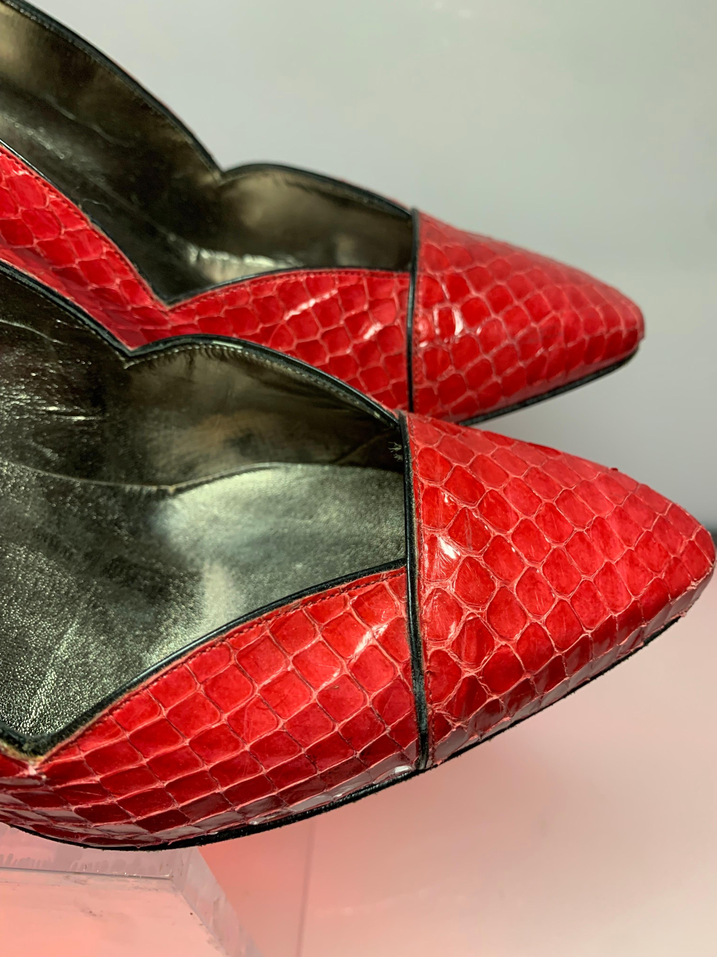 1980s Roberto Vianni Red Snakeskin Pumps Size 8 Medium:  Super 80s style heel and vamp details. Piped in black leather. Marked size 8 Med. 