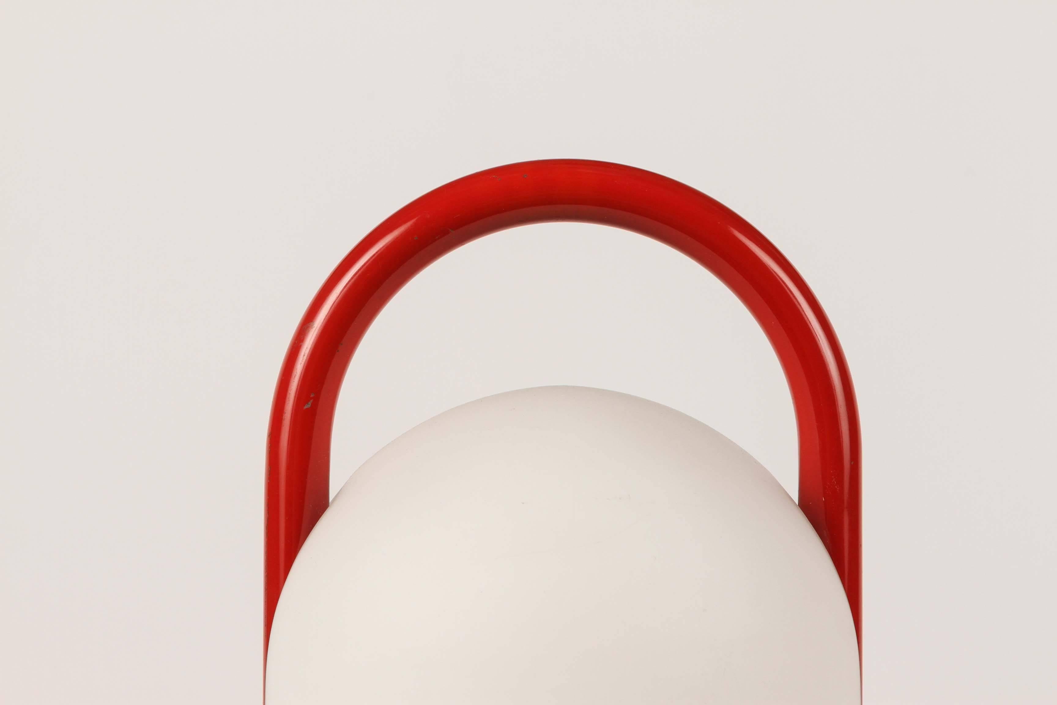 1980er Romolo Lanciani 'Tender'-Tischlampe aus Glas für Tronconi in Rot (Emailliert) im Angebot
