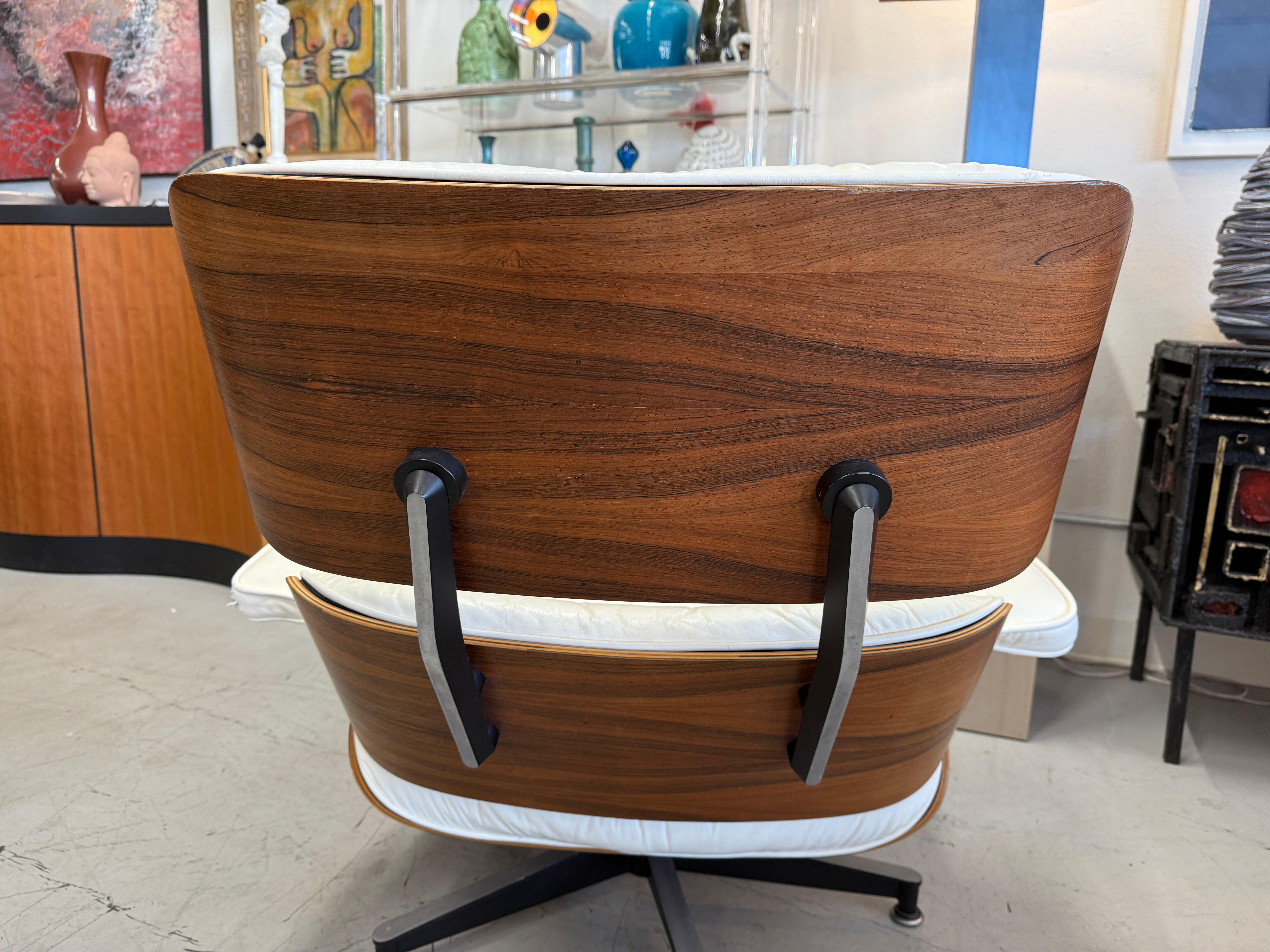 Herman Miller Eames Lounge Chairs aus Palisanderholz und weißem Leder aus den 1980er Jahren im Angebot 4