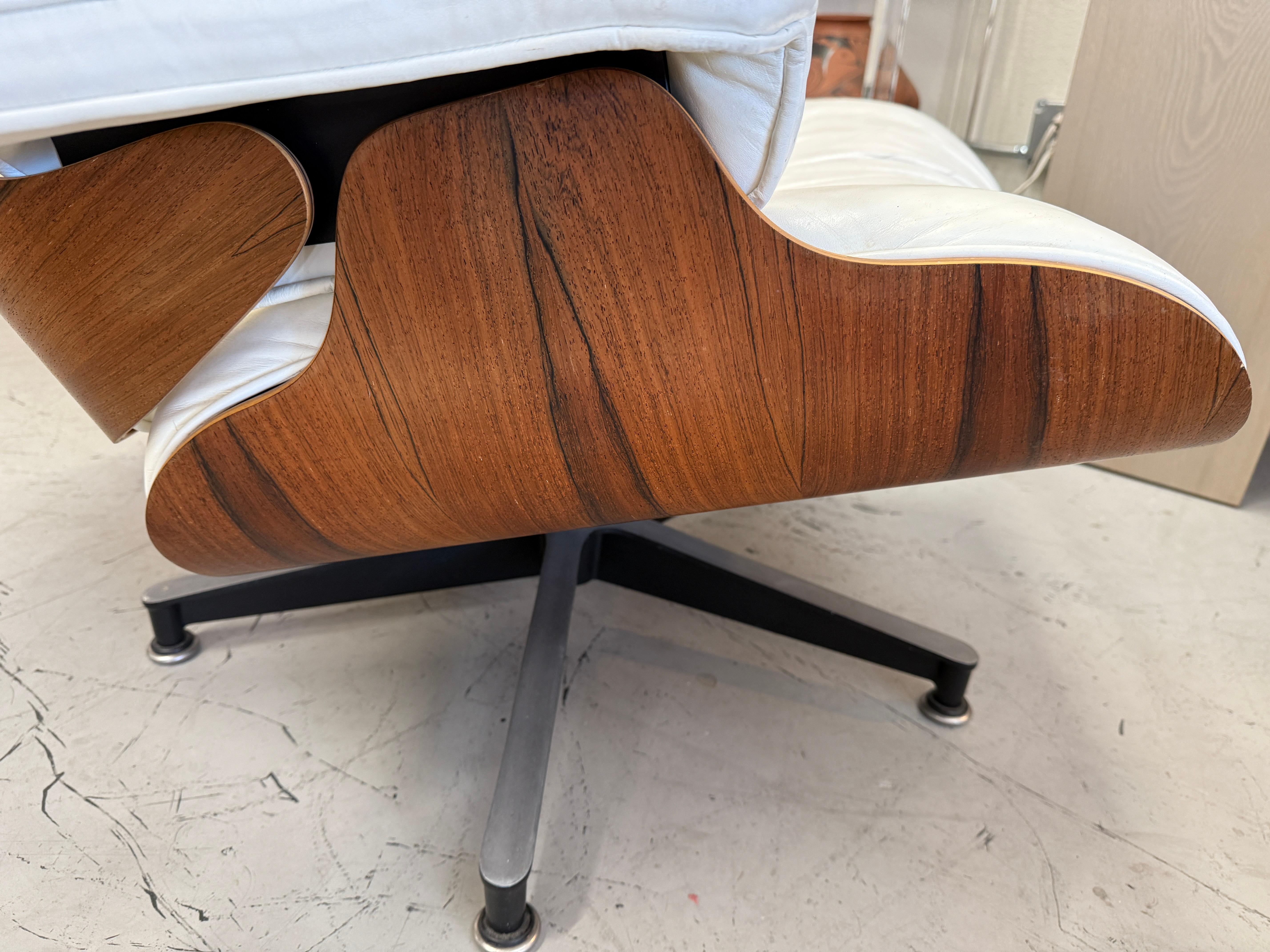 Herman Miller Eames Lounge Chairs aus Palisanderholz und weißem Leder aus den 1980er Jahren im Angebot 6