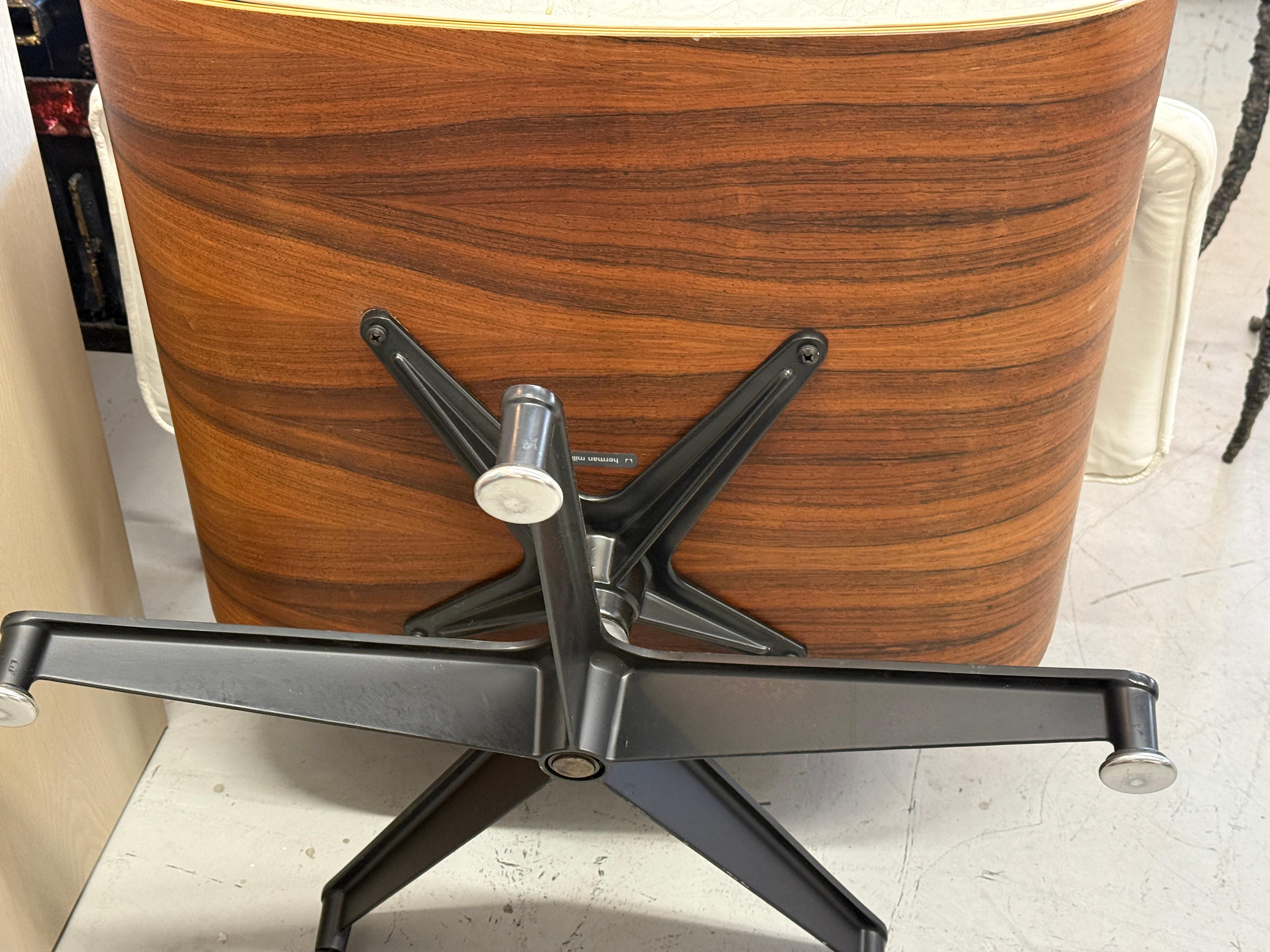 Herman Miller Eames Lounge Chairs aus Palisanderholz und weißem Leder aus den 1980er Jahren im Angebot 9