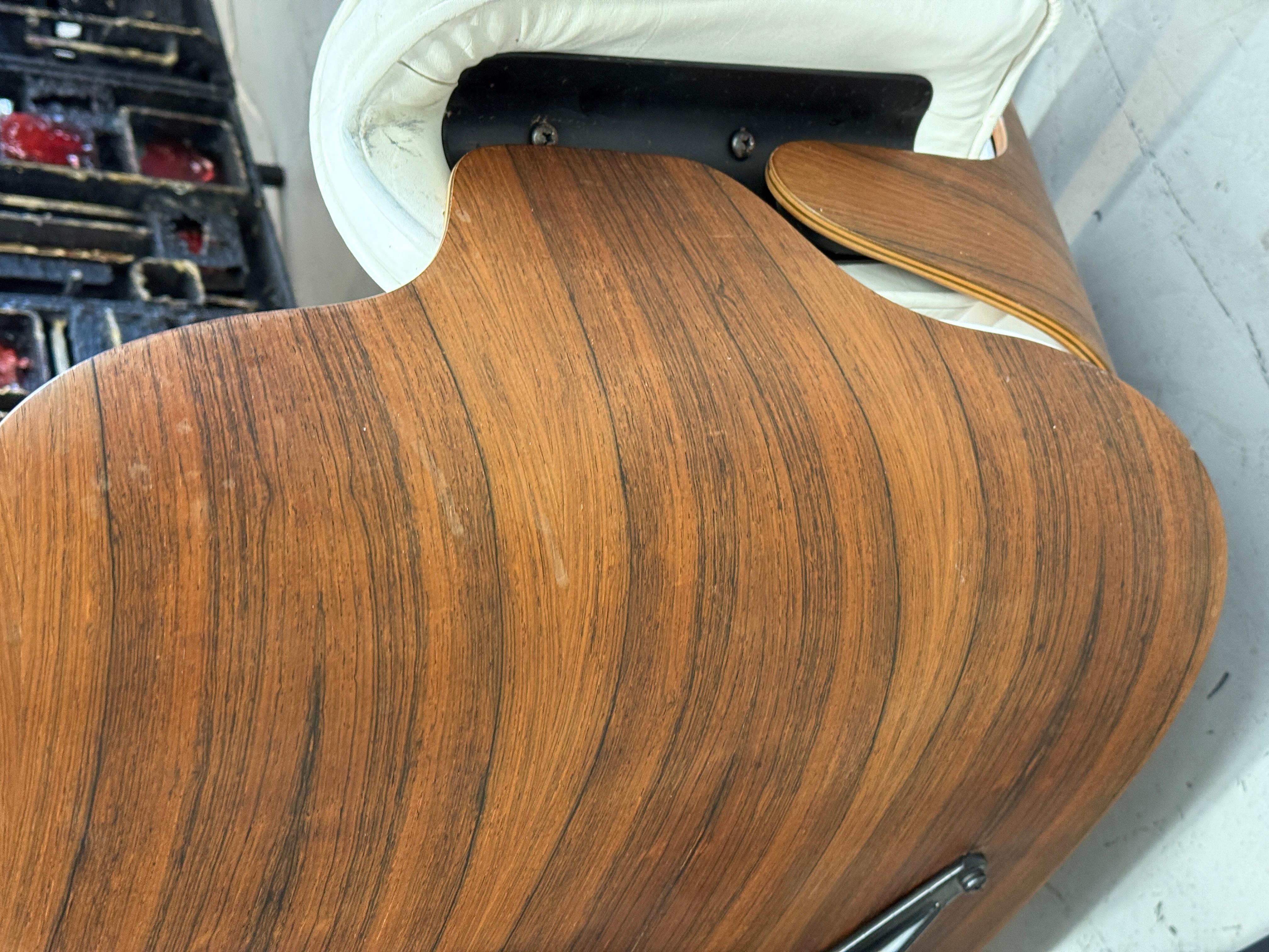 Herman Miller Eames Lounge Chairs aus Palisanderholz und weißem Leder aus den 1980er Jahren im Angebot 11
