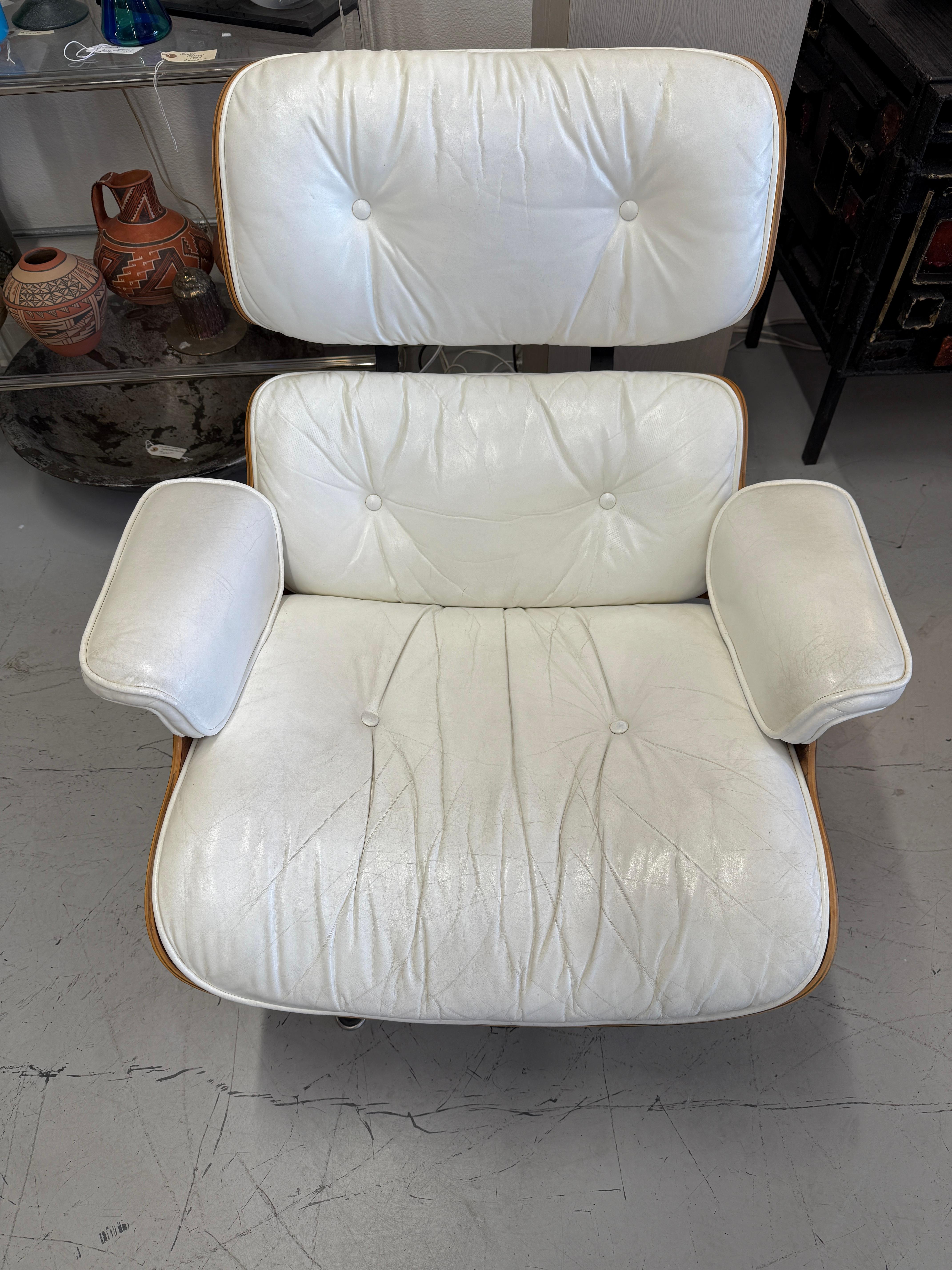 Herman Miller Eames Lounge Chairs aus Palisanderholz und weißem Leder aus den 1980er Jahren (amerikanisch) im Angebot