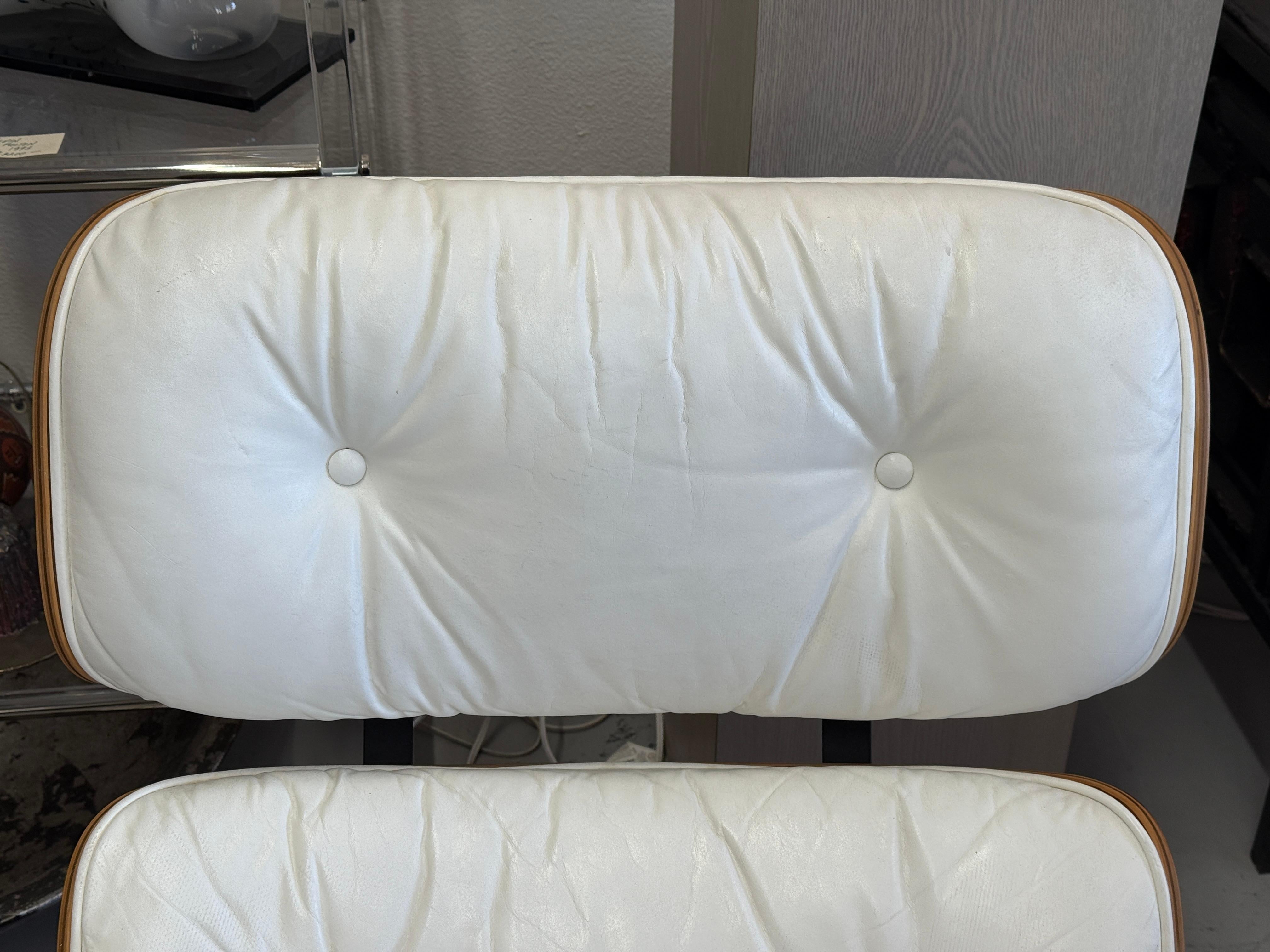 Herman Miller Eames Lounge Chairs aus Palisanderholz und weißem Leder aus den 1980er Jahren im Angebot 1
