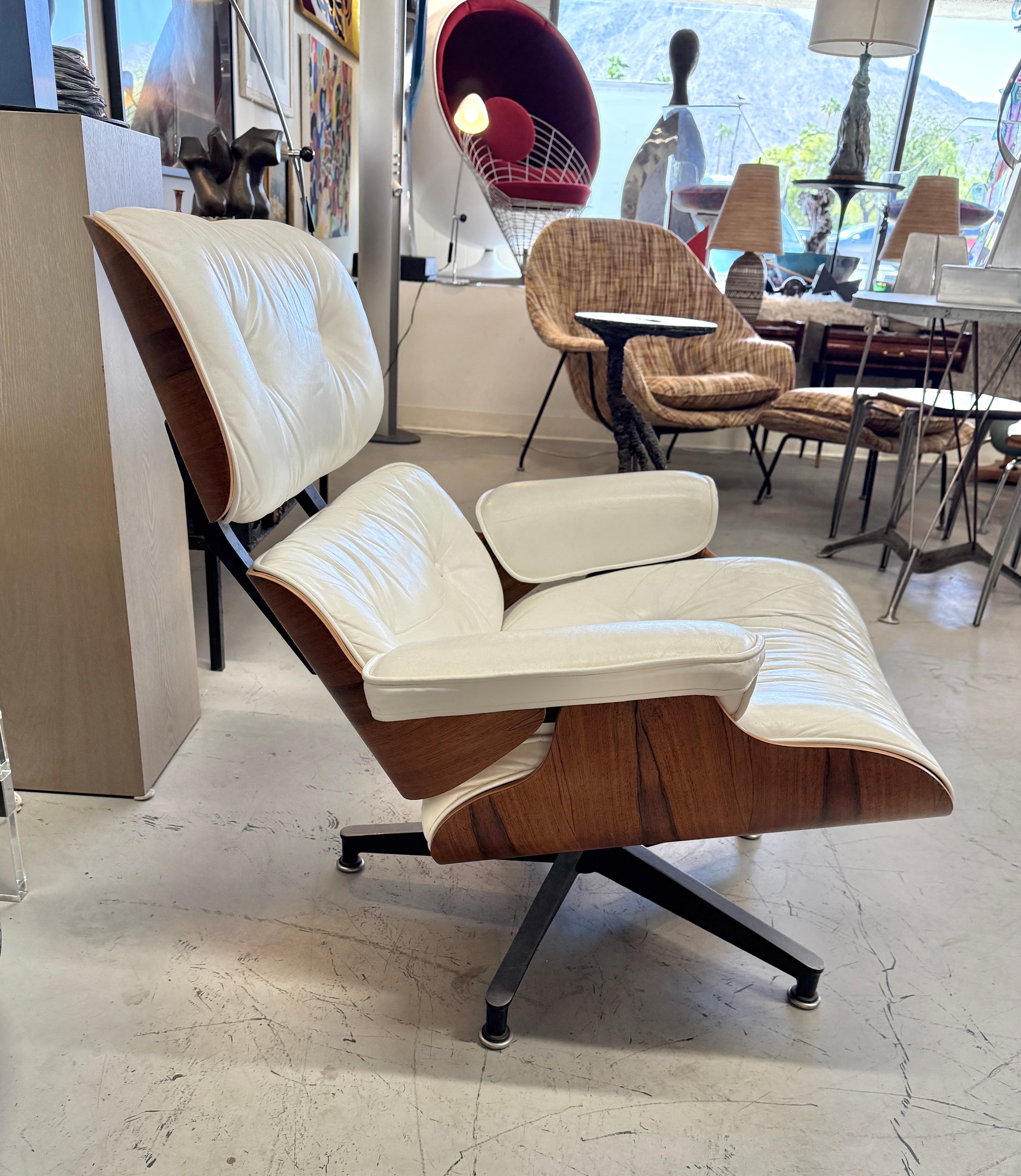 Herman Miller Eames Lounge Chairs aus Palisanderholz und weißem Leder aus den 1980er Jahren im Angebot 2