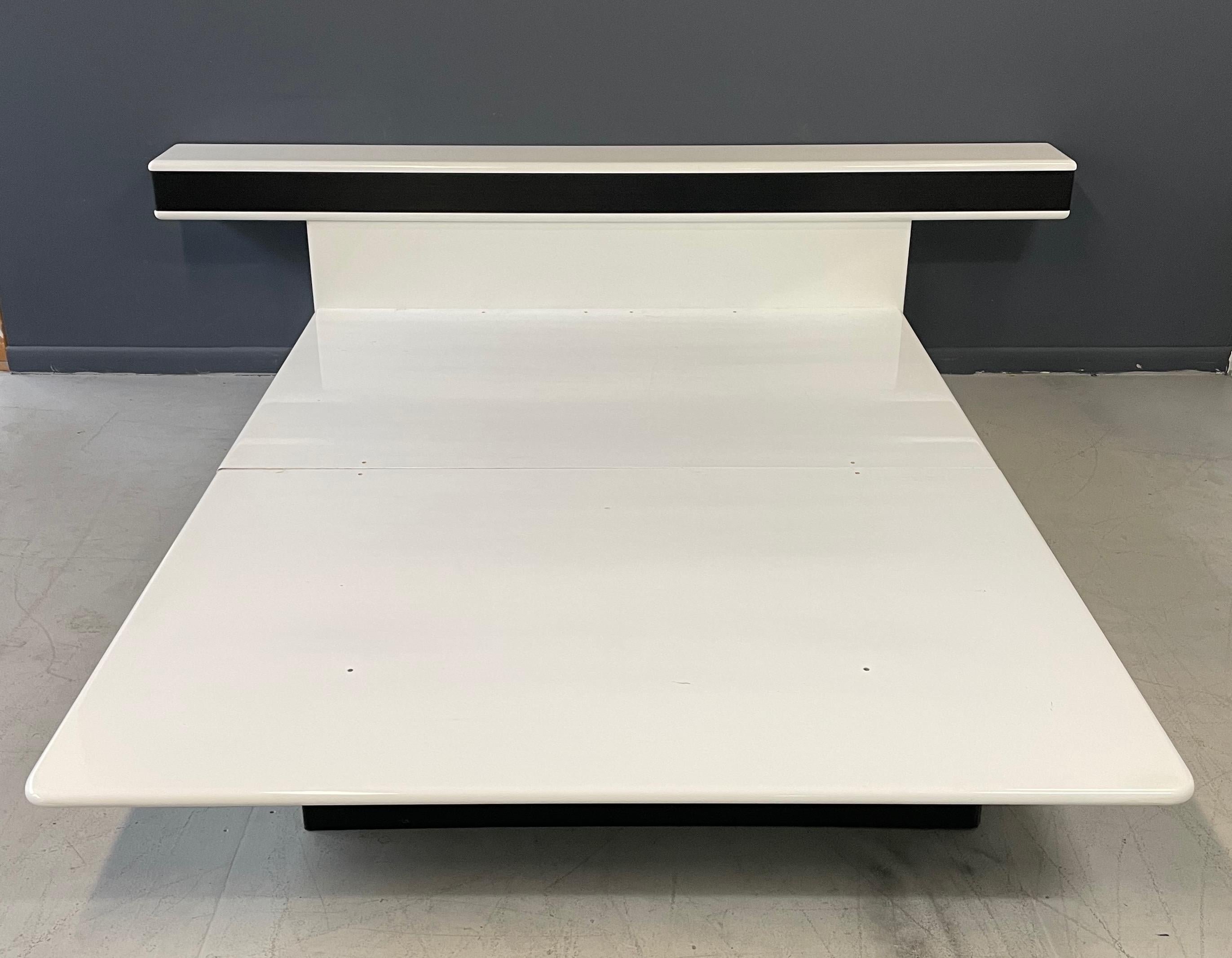 North American 1980s Rougier Lacquer Platform Bed & Headboard White with Ribbed Rubber Trim