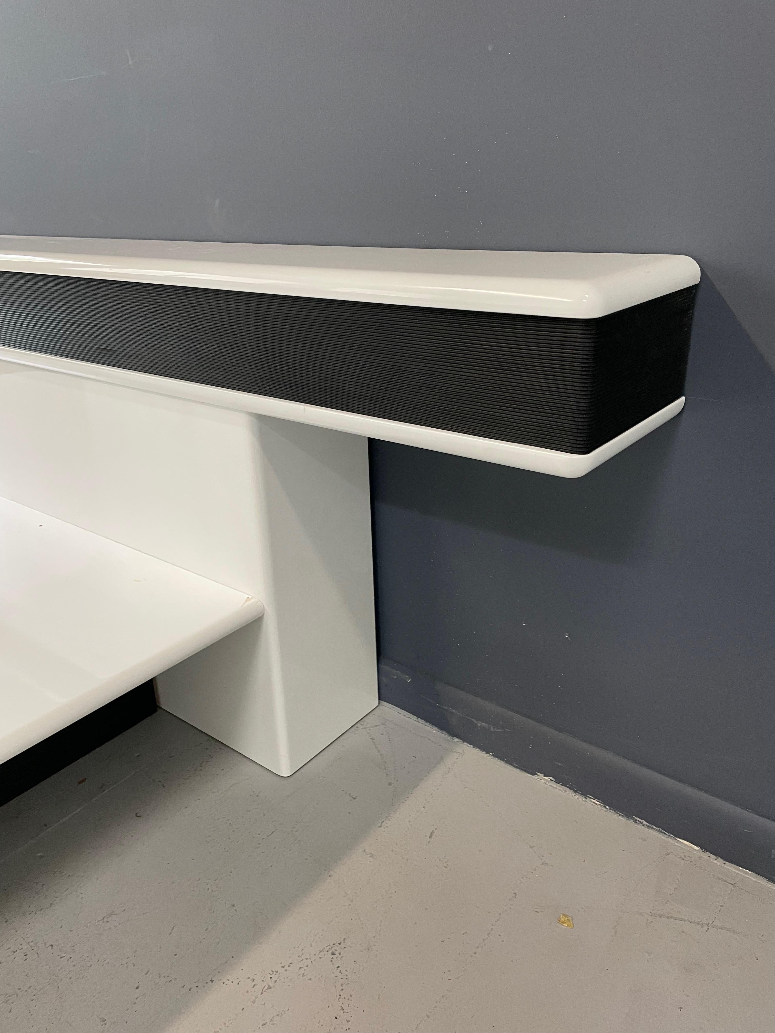 1980s Rougier Lacquer Platform Bed & Headboard White with Ribbed Rubber Trim In Good Condition In Philadelphia, PA