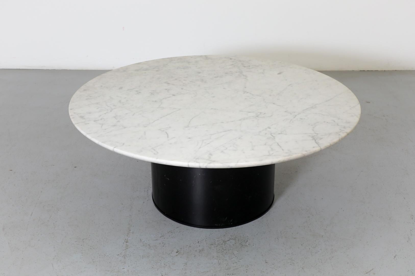 1980s Round Metaform Marble Top Coffee Table with Wide Black Enameled Drum Base In Good Condition For Sale In Los Angeles, CA