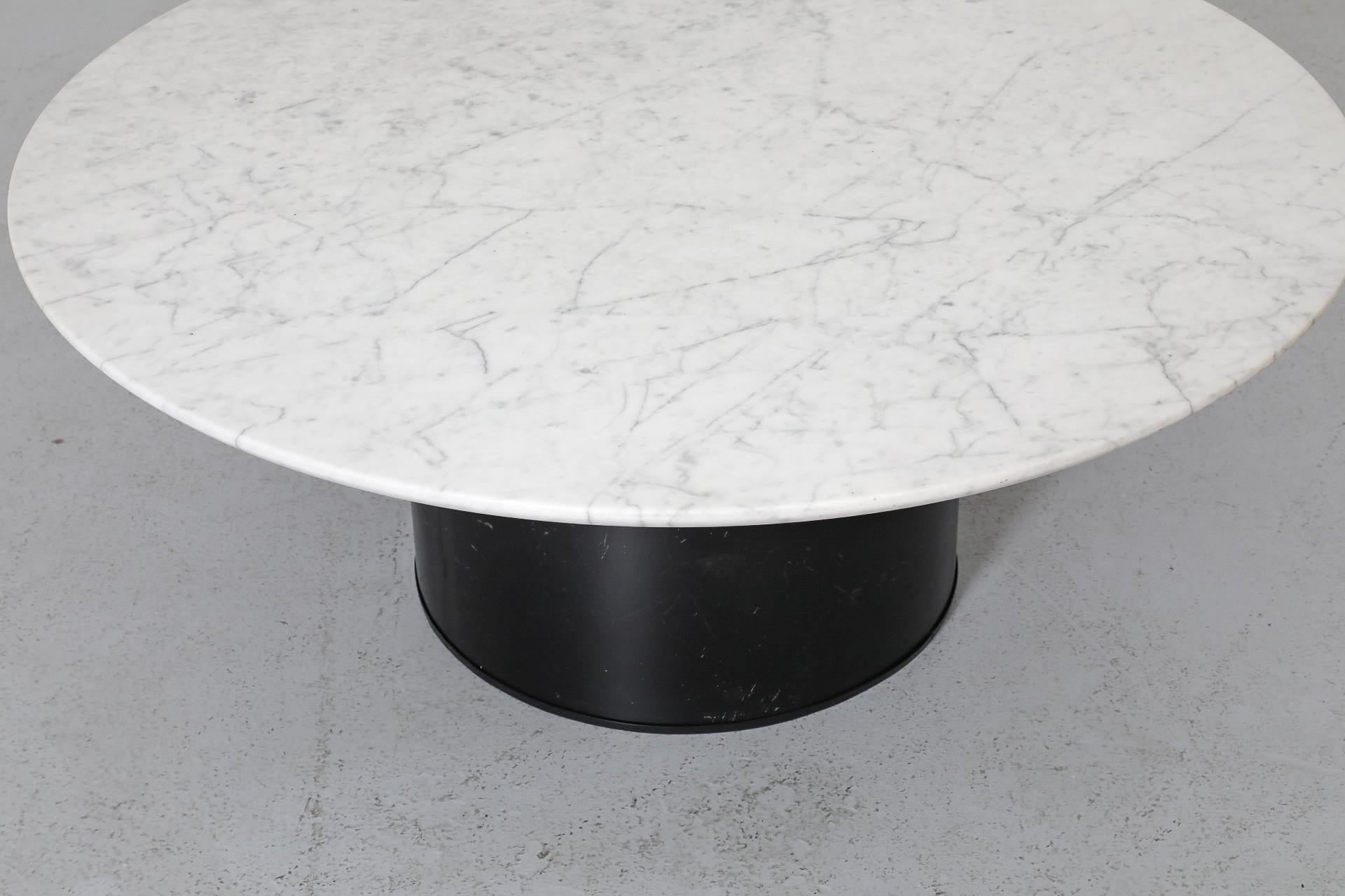 1980s Round Metaform Marble Top Coffee Table with Wide Black Enameled Drum Base For Sale 2