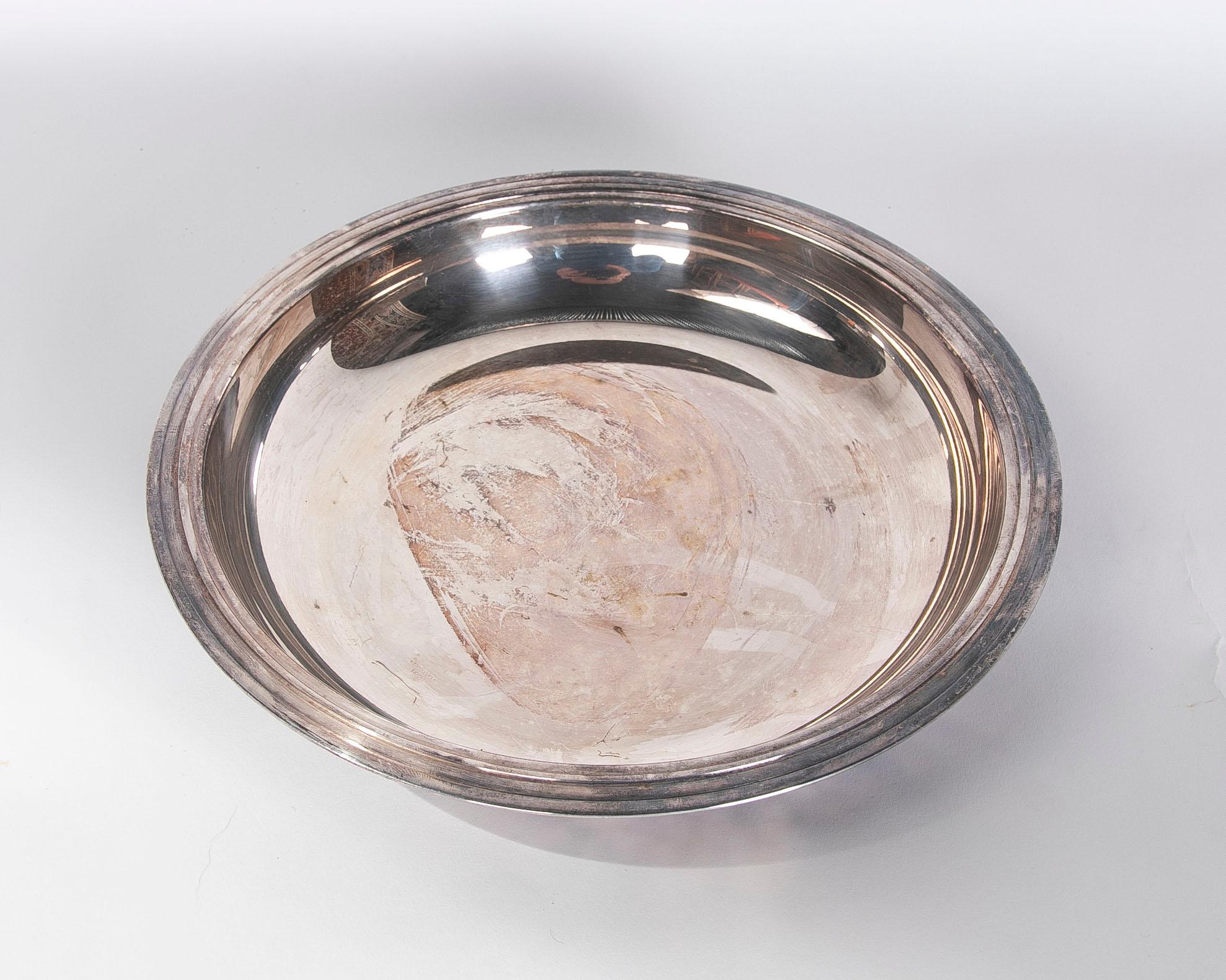 1980s round silver-plated metal tray.