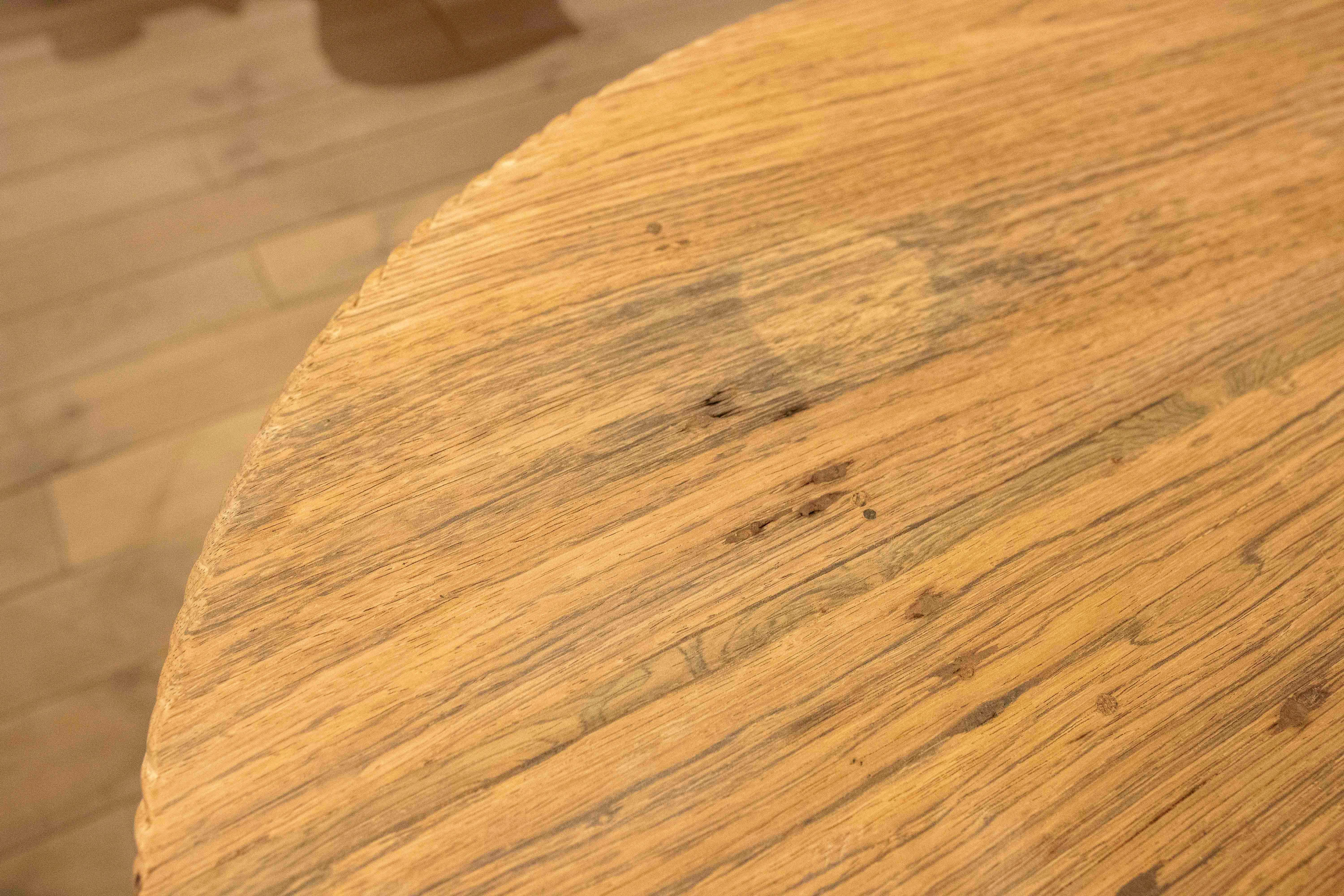1980s Round Table with Turned Wooden Base and Top in its Natural Color For Sale 5