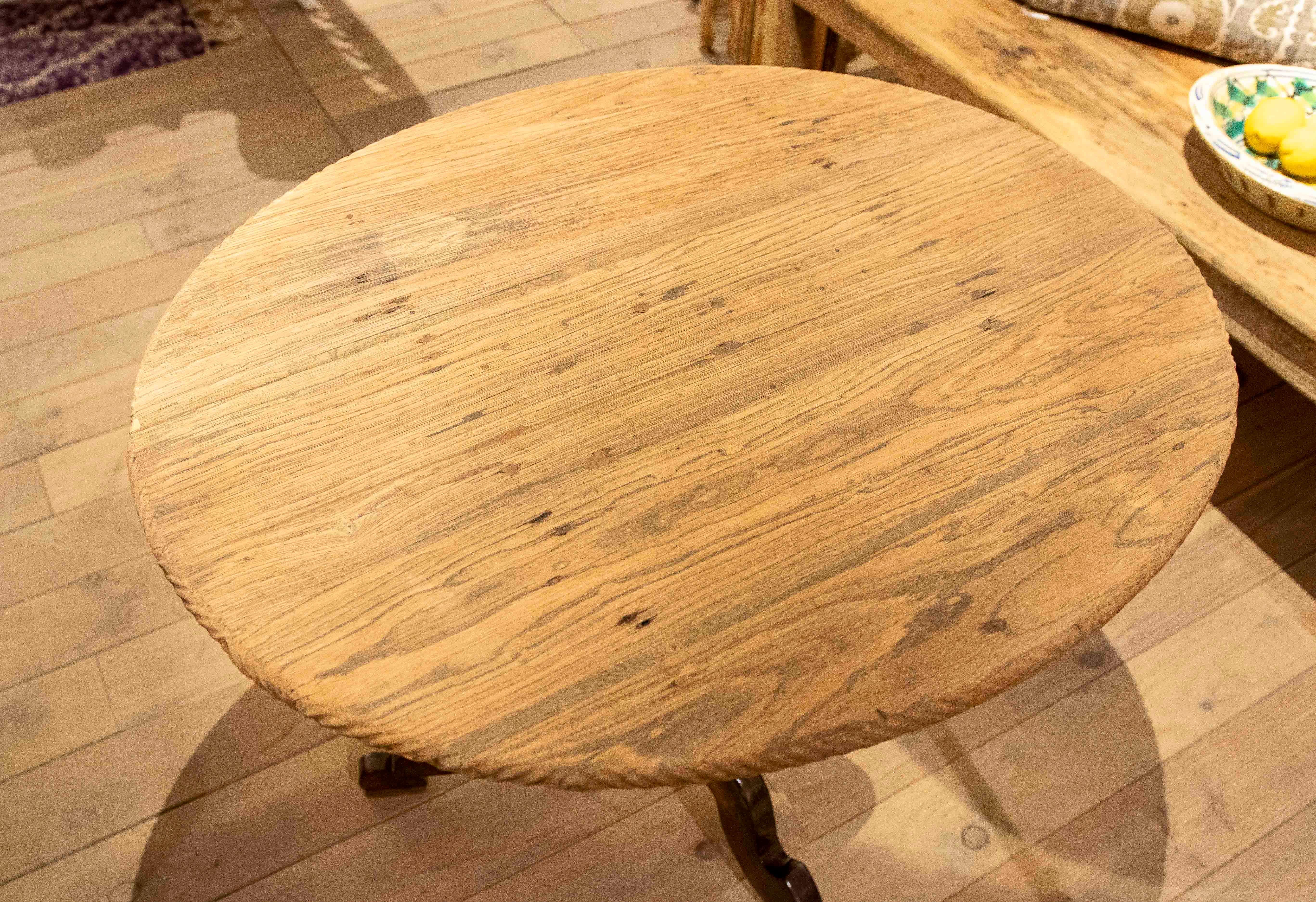 1980s Round Table with Turned Wooden Base and Top in its Natural Color For Sale 2