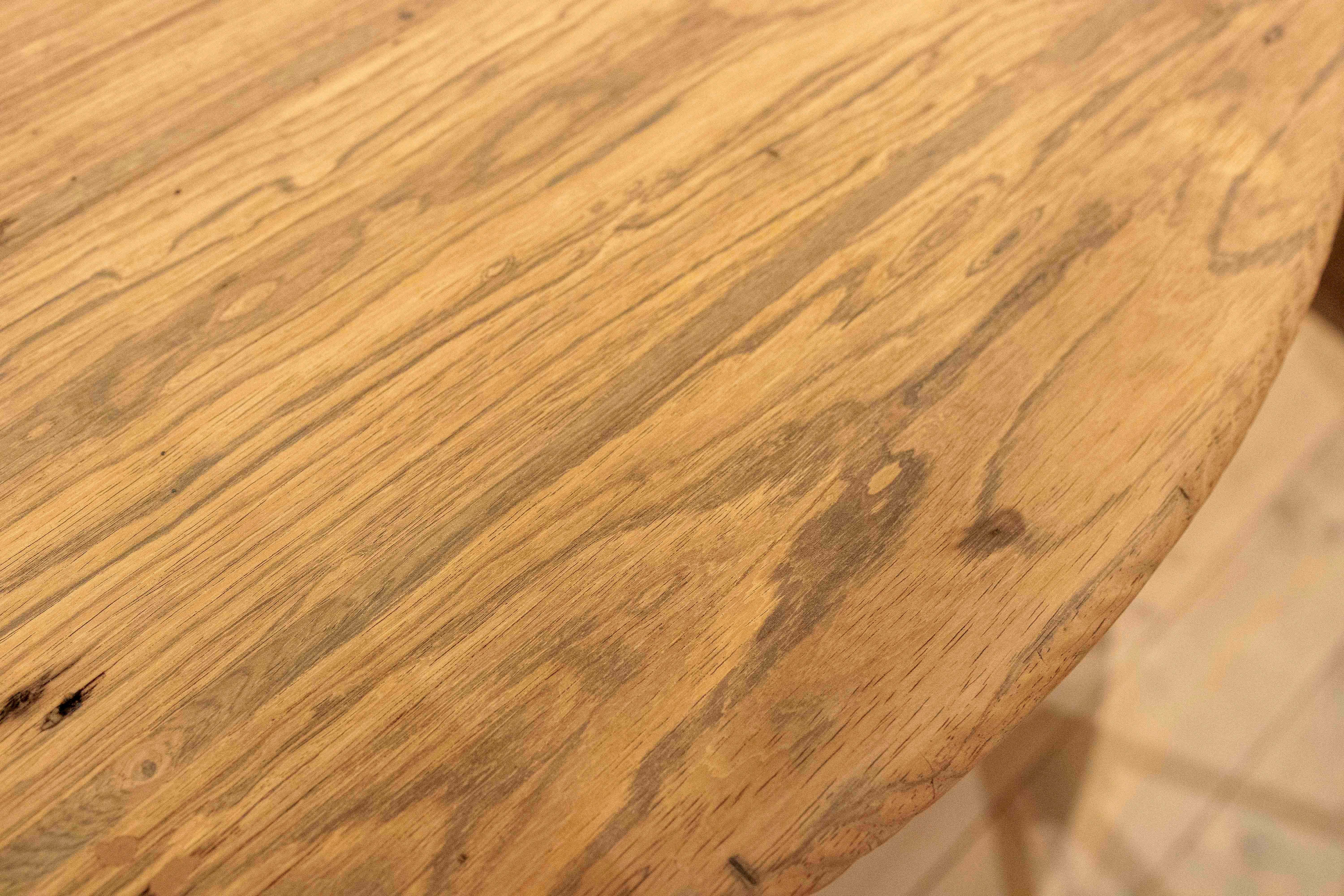 1980s Round Table with Turned Wooden Base and Top in its Natural Color For Sale 3