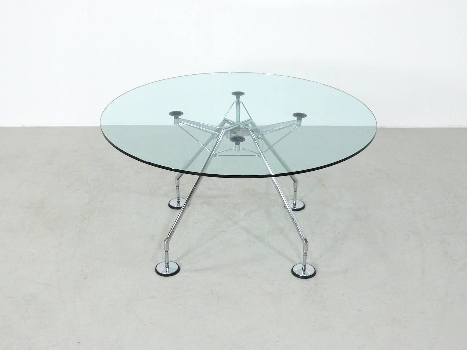 Beautiful glass table by Sir Norman Foster for Tecno SPA. Norman Foster is one of the most loved Architects in the world, his beautiful buildings in Hong Kong and Australia comes in everyone’s mind when you mention his name.
This table is just one