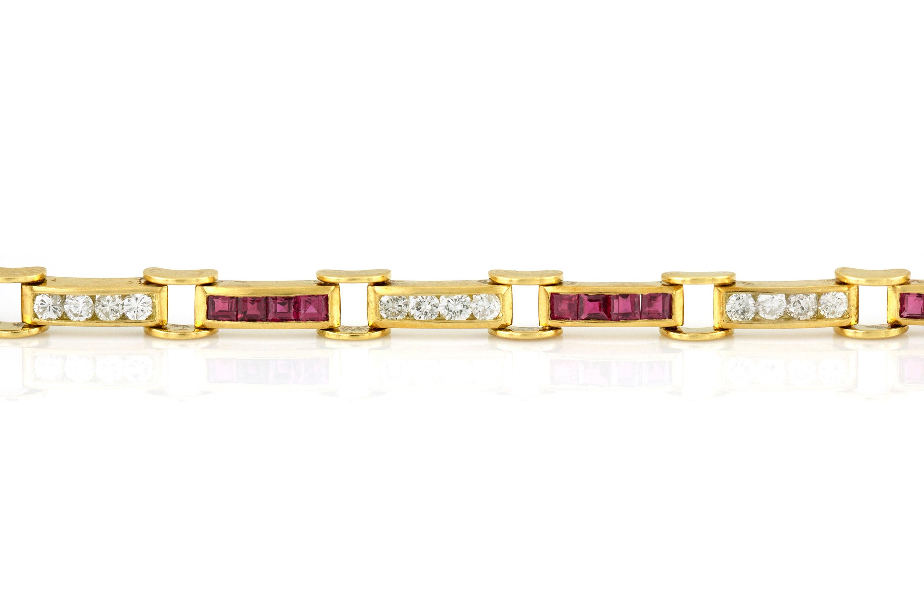 Taille ronde Bracelet à maillons en rubis et diamants des années 1980 en vente