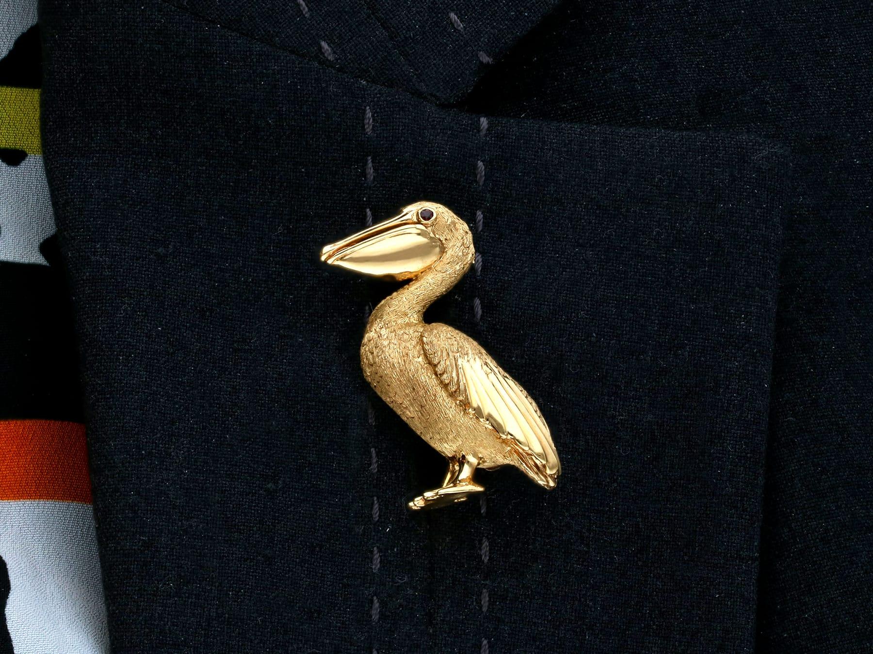 1980s Ruby and Yellow Gold Pelican Brooch For Sale 1