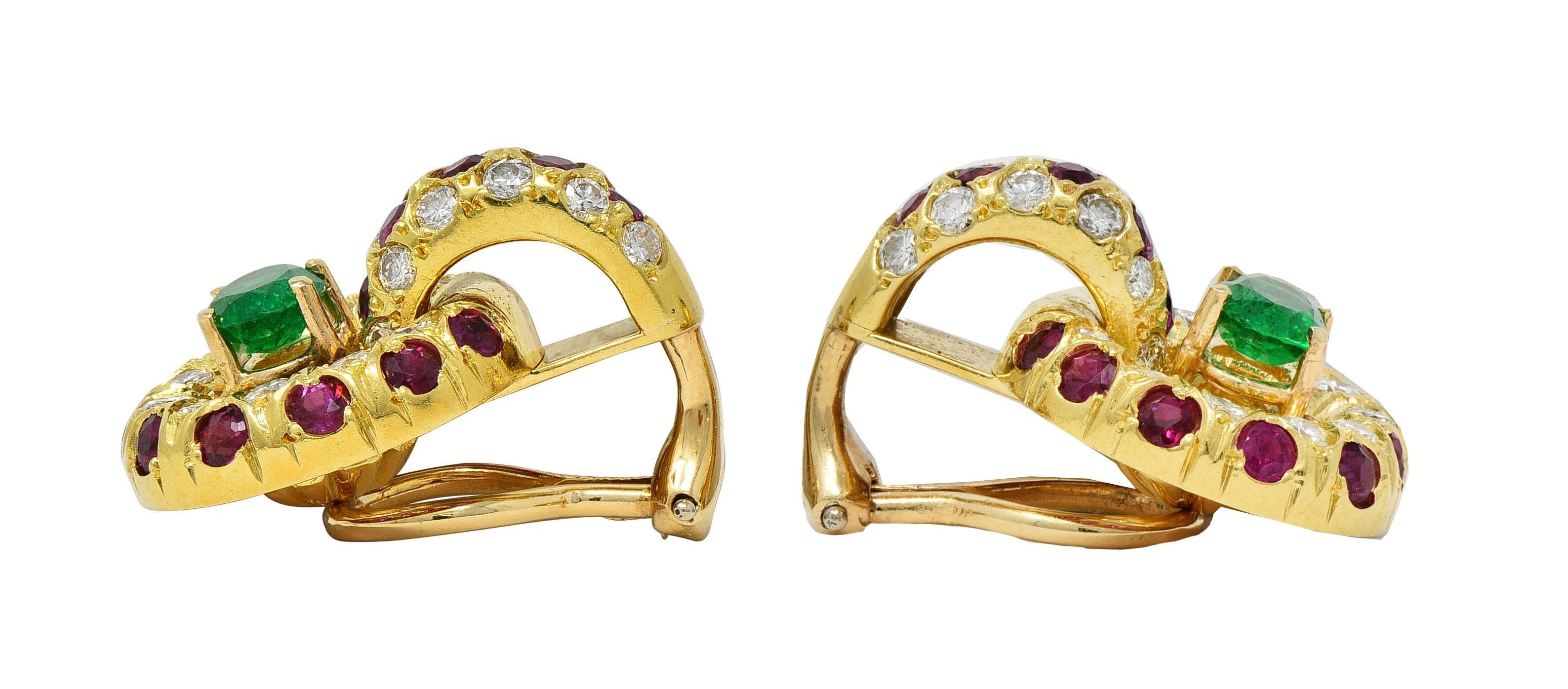 1980er Jahre Rubin Smaragd Diamant 18K Gold Vintage Türklopfer-Ohrclip-Ohrringe im Angebot 1