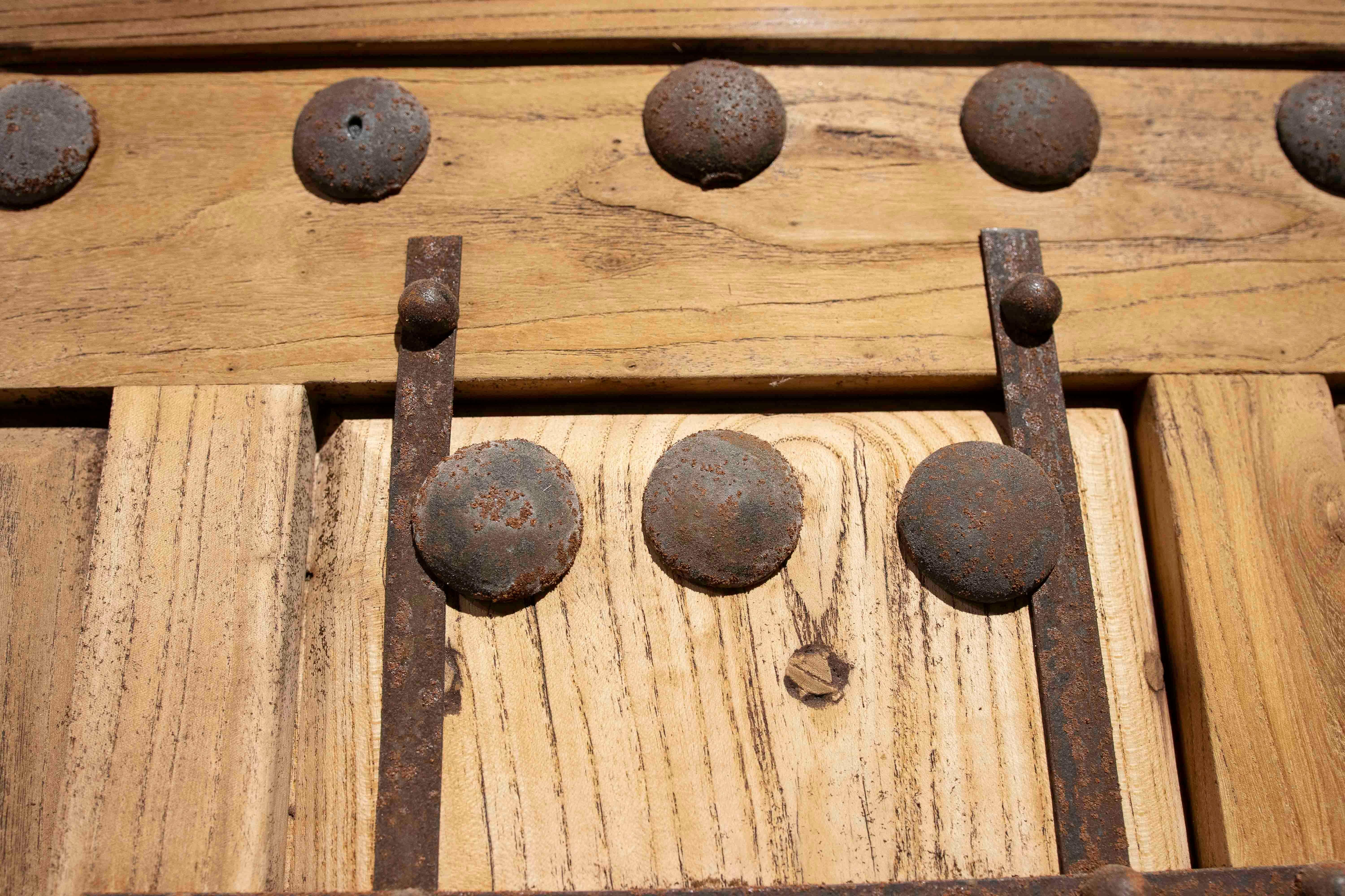 1980s Rustic Elm Wood Door with Nails and Decorative Grille For Sale 5