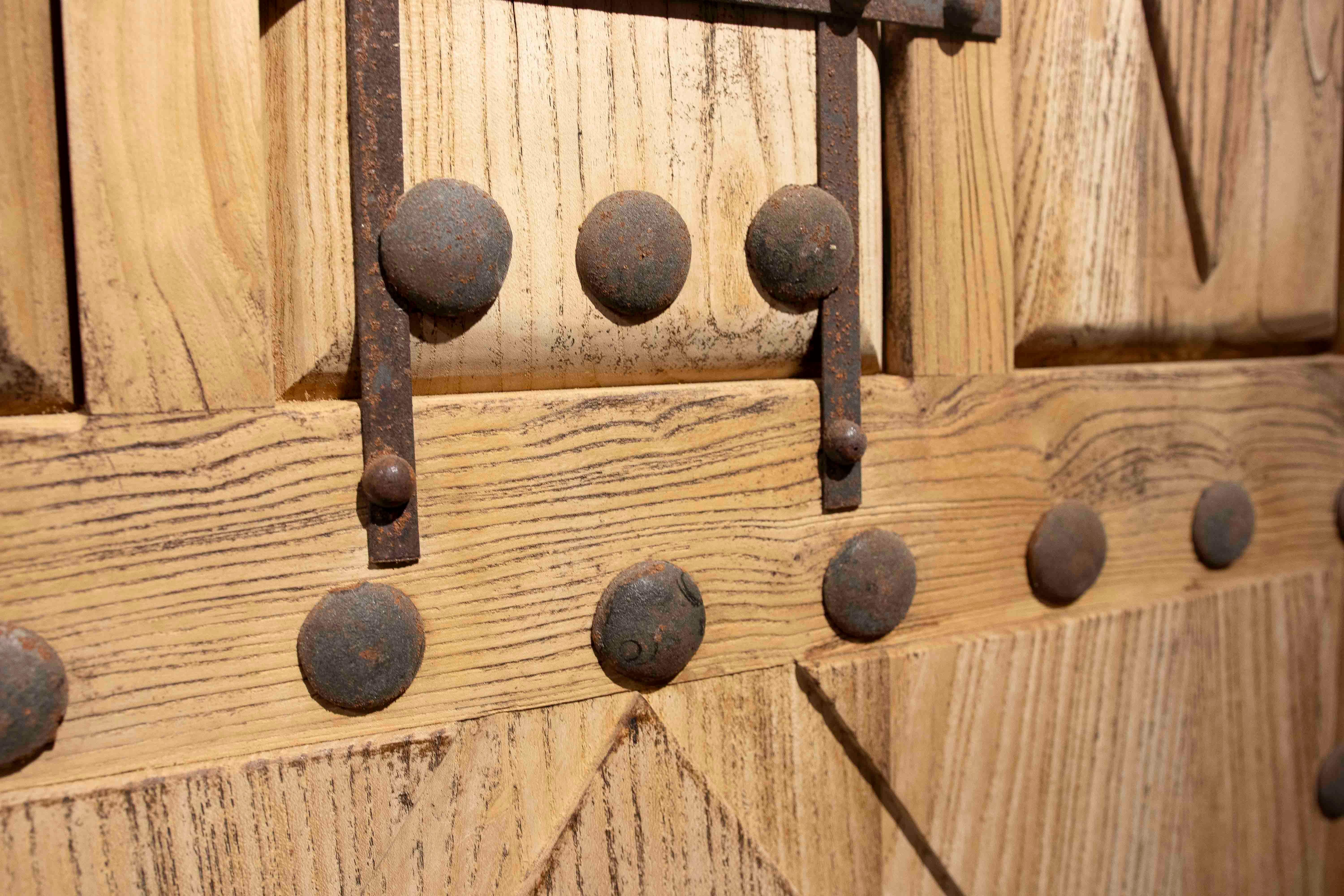 1980s Rustic Elm Wood Door with Nails and Decorative Grille For Sale 7