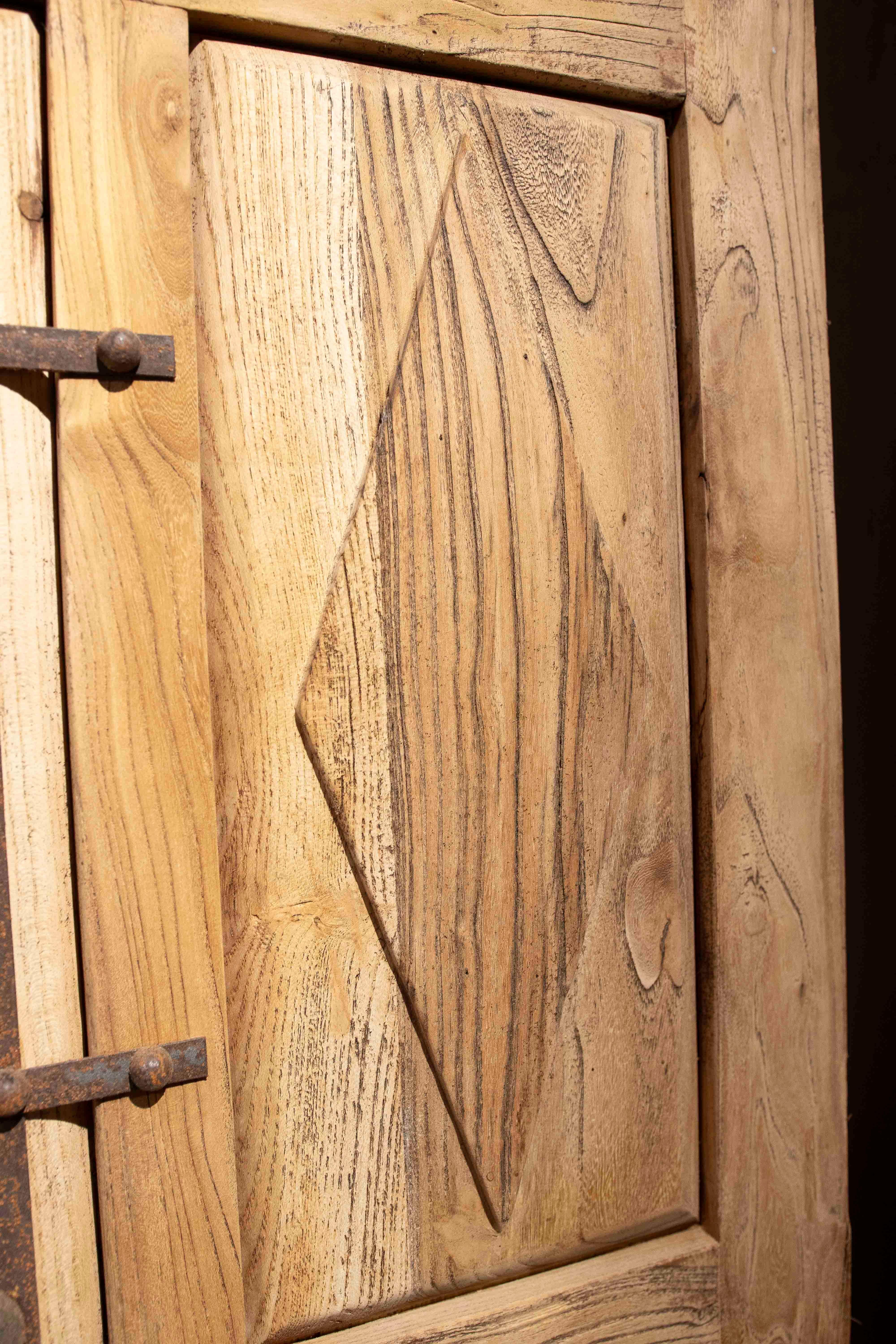 1980s Rustic Elm Wood Door with Nails and Decorative Grille For Sale 8