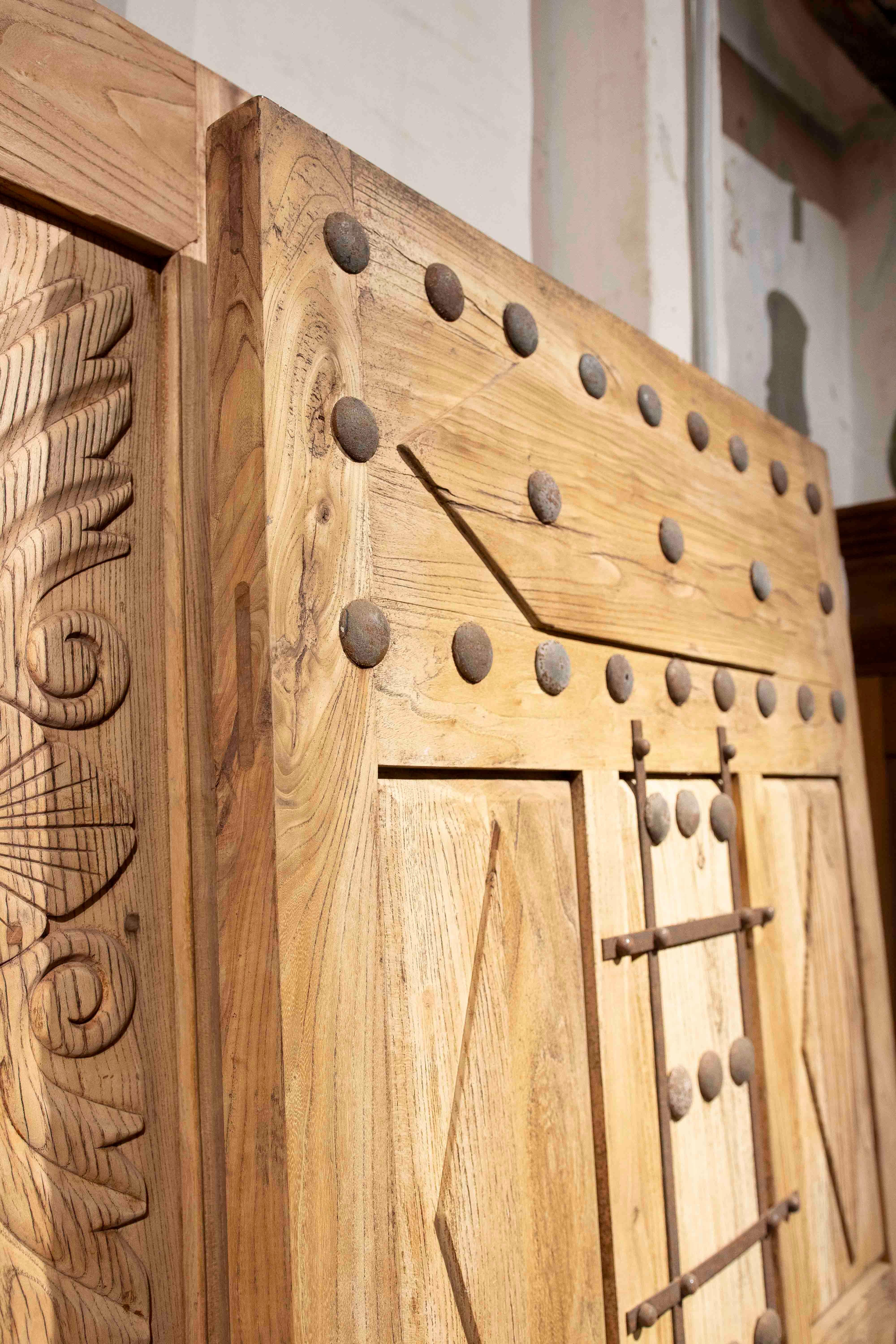 1980s Rustic Elm Wood Door with Nails and Decorative Grille For Sale 10