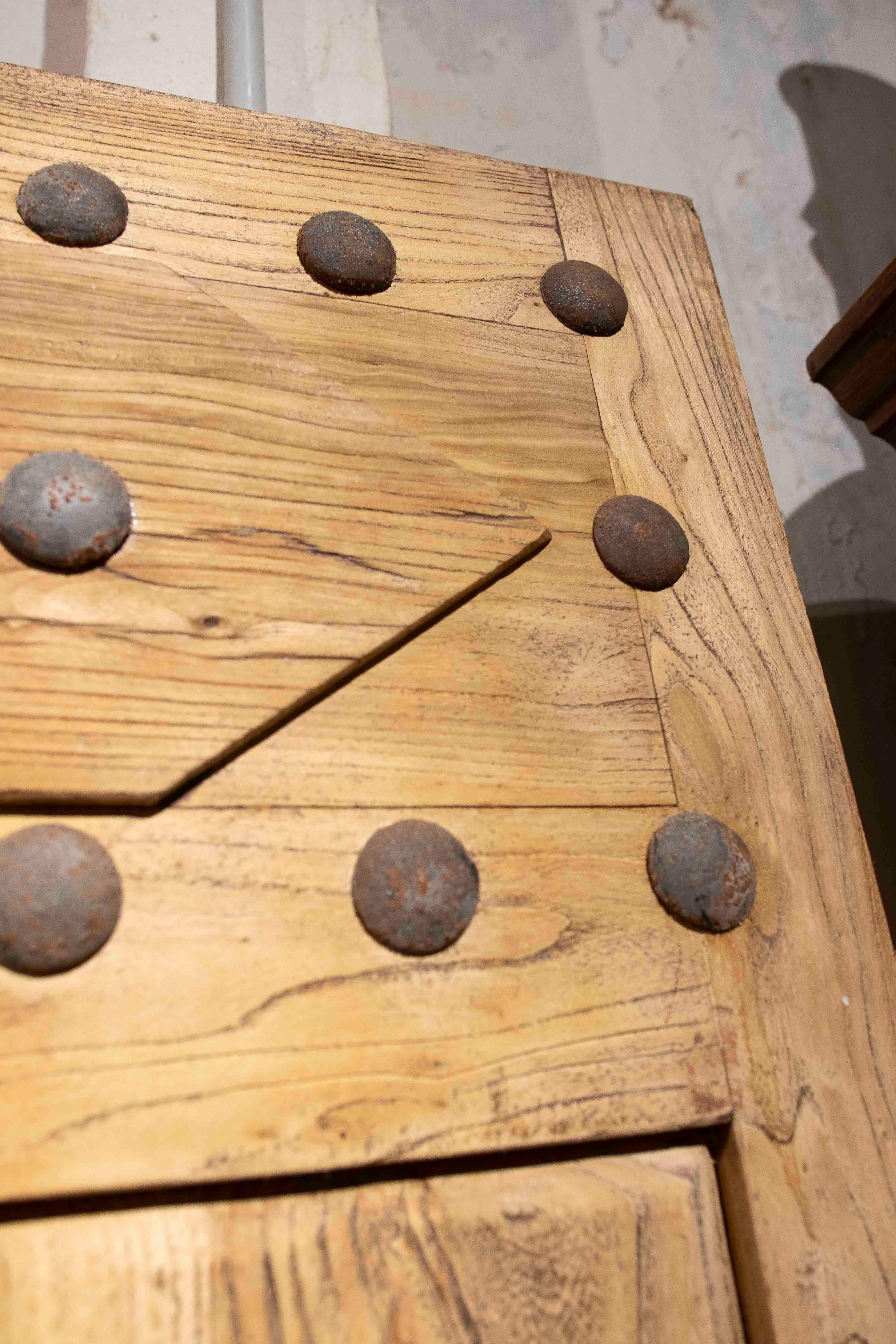 20th Century 1980s Rustic Elm Wood Door with Nails and Decorative Grille For Sale