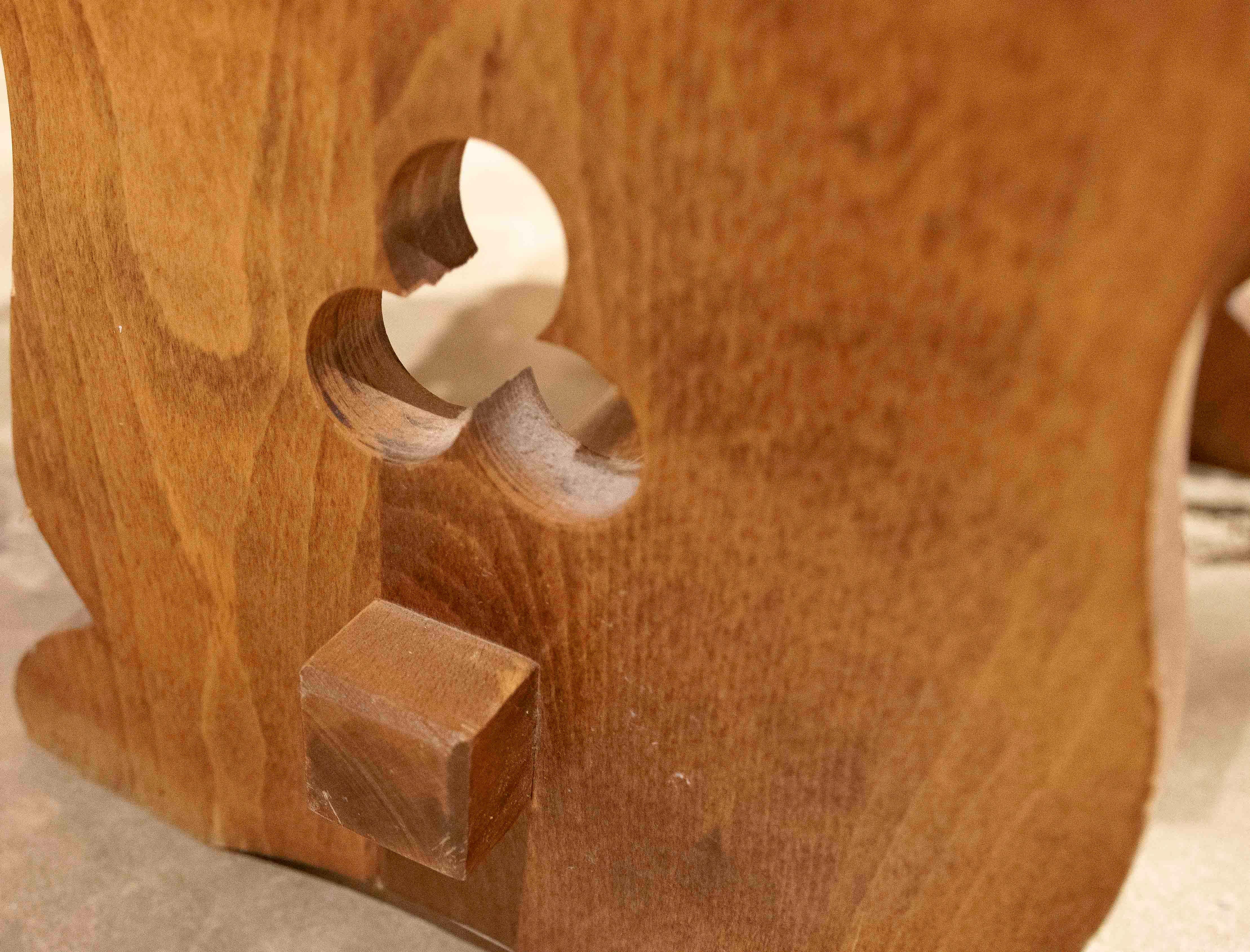 Sgabello rustico anni '80 in Wood e pelle intrecciata con borchie in vendita 3