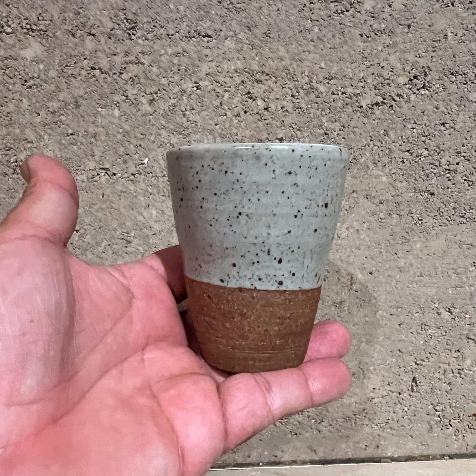 Tazza da sake in ceramica Ryoko degli anni '80 Japanese Studio A in vendita 5