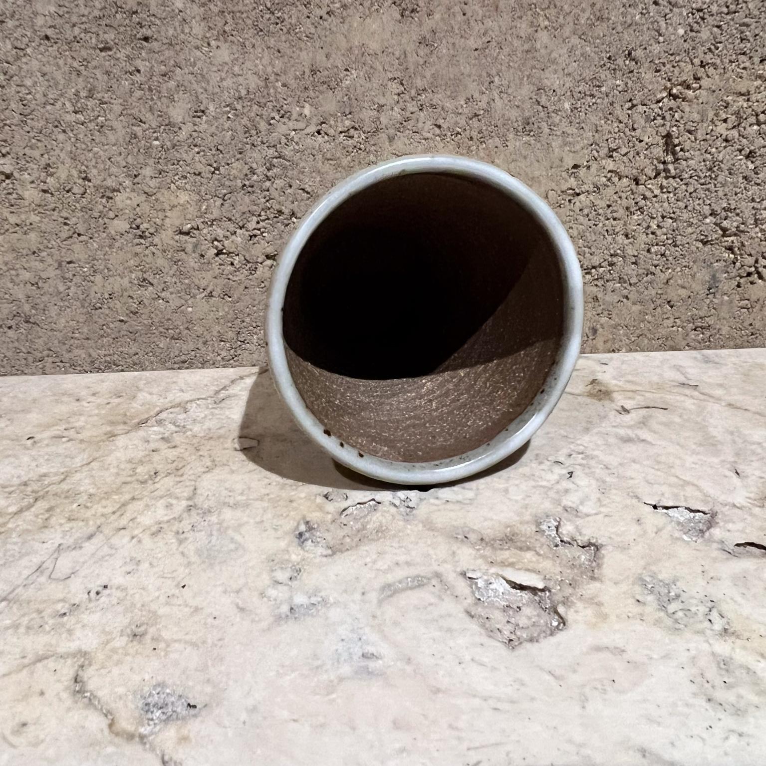 Fine XX secolo Tazza da sake in ceramica Ryoko degli anni '80 Japanese Studio A in vendita