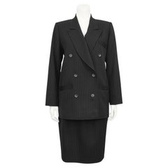 Años 80 Saint Laurent Rive Gauche Traje de falda negro a rayas con doble botonadura