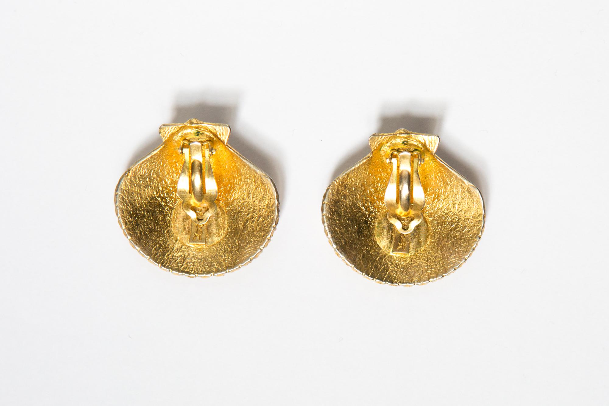 1980s Saint Laurent Seashell Clip on Earrings  In Good Condition In Paris, FR