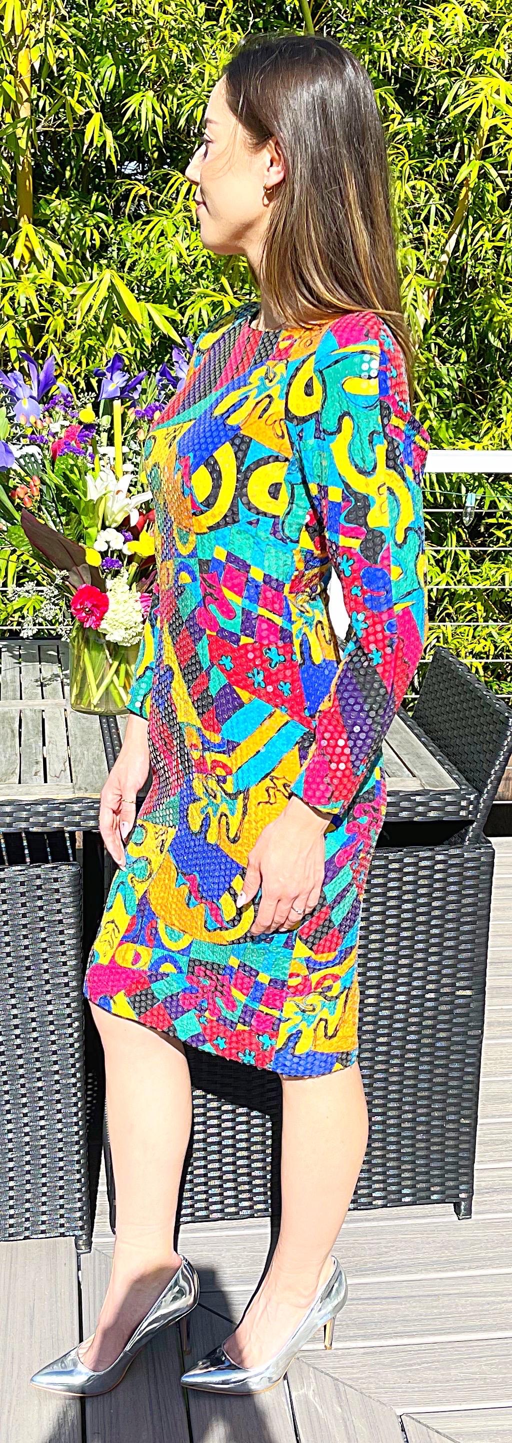 Vestido de los 80 con estampado de graffiti de colores y lentejuelas de Saks 5th Avenue talla 6 /8 en venta 13