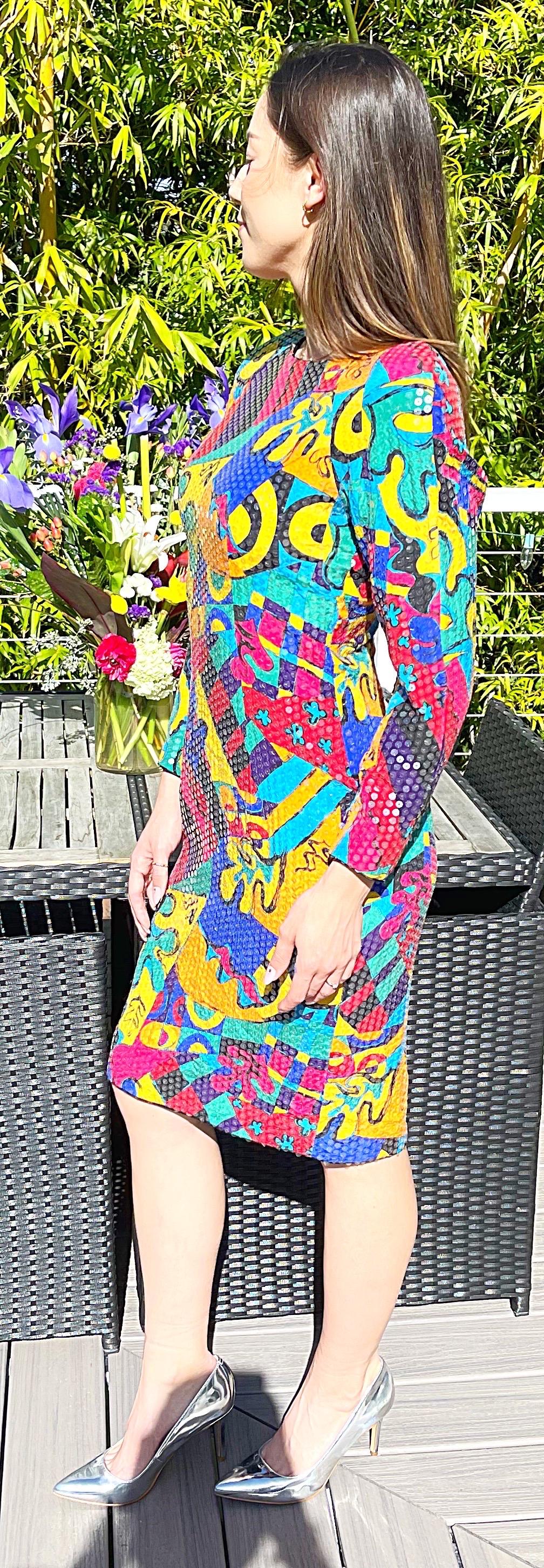 1980s Saks 5th Avenue Size 6 /8 Fully Sequined Colorful Graffiti Print 80s Dress For Sale 2