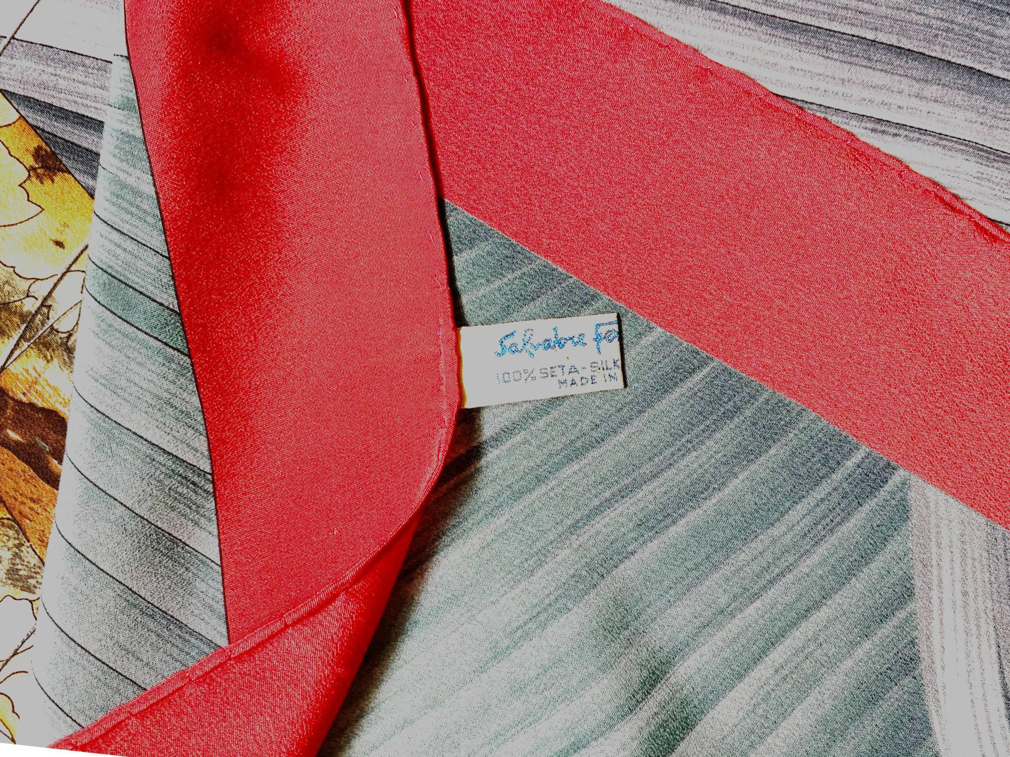 Foulard en soie Salvatore Ferragamo représentant un léopard en liberté, sur fond bleu clair, bords roulés à la main en rouge, 100% soie, Made in Italy 

Condit : vintage, 1980, très bon, peu de signes d'usure 

Dimensions : 85x86cm / 33x34in 