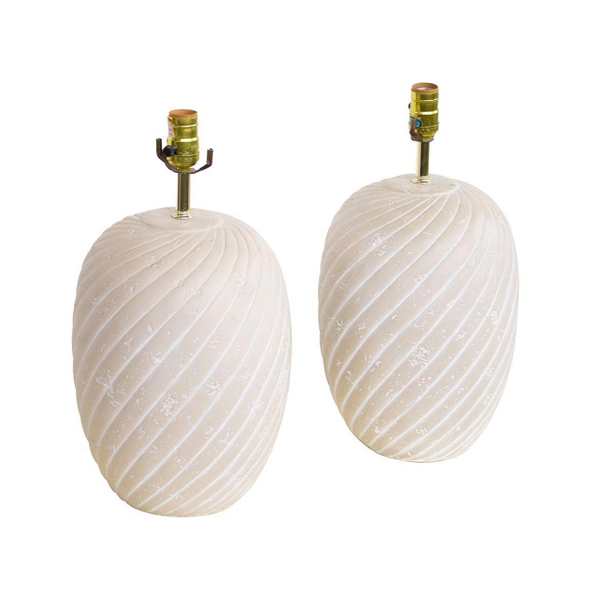 Lampade da tavolo in ceramica a volute di sabbia degli anni '80 In condizioni buone in vendita a Grand Rapids, MI