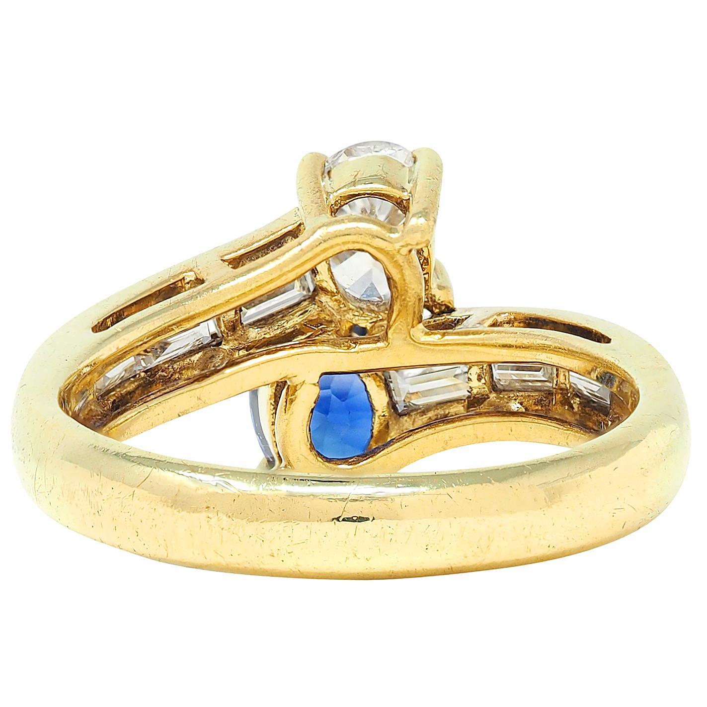 1980 Saphir Diamant Or jaune 18 carats Bague Vintage Toi-Et-Moi Bypass Excellent état - En vente à Philadelphia, PA