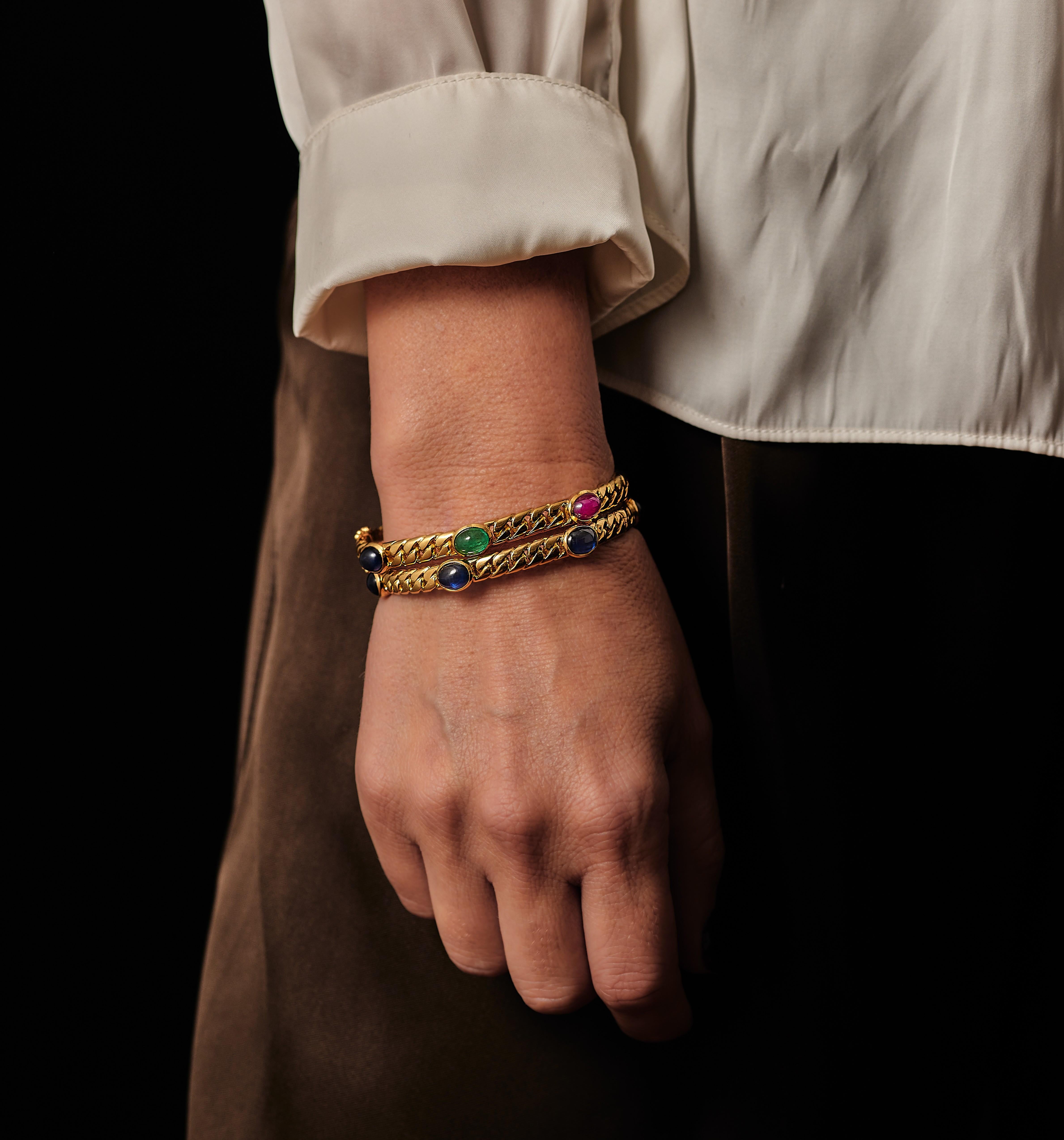 1980s Sapphire, Emerald and Ruby 18kt Curb Link Bangle For Sale 3