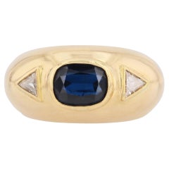 1980s Sapphire Triangle-cut Diamonds 18 Karat Yellow Gold Bangle Ring