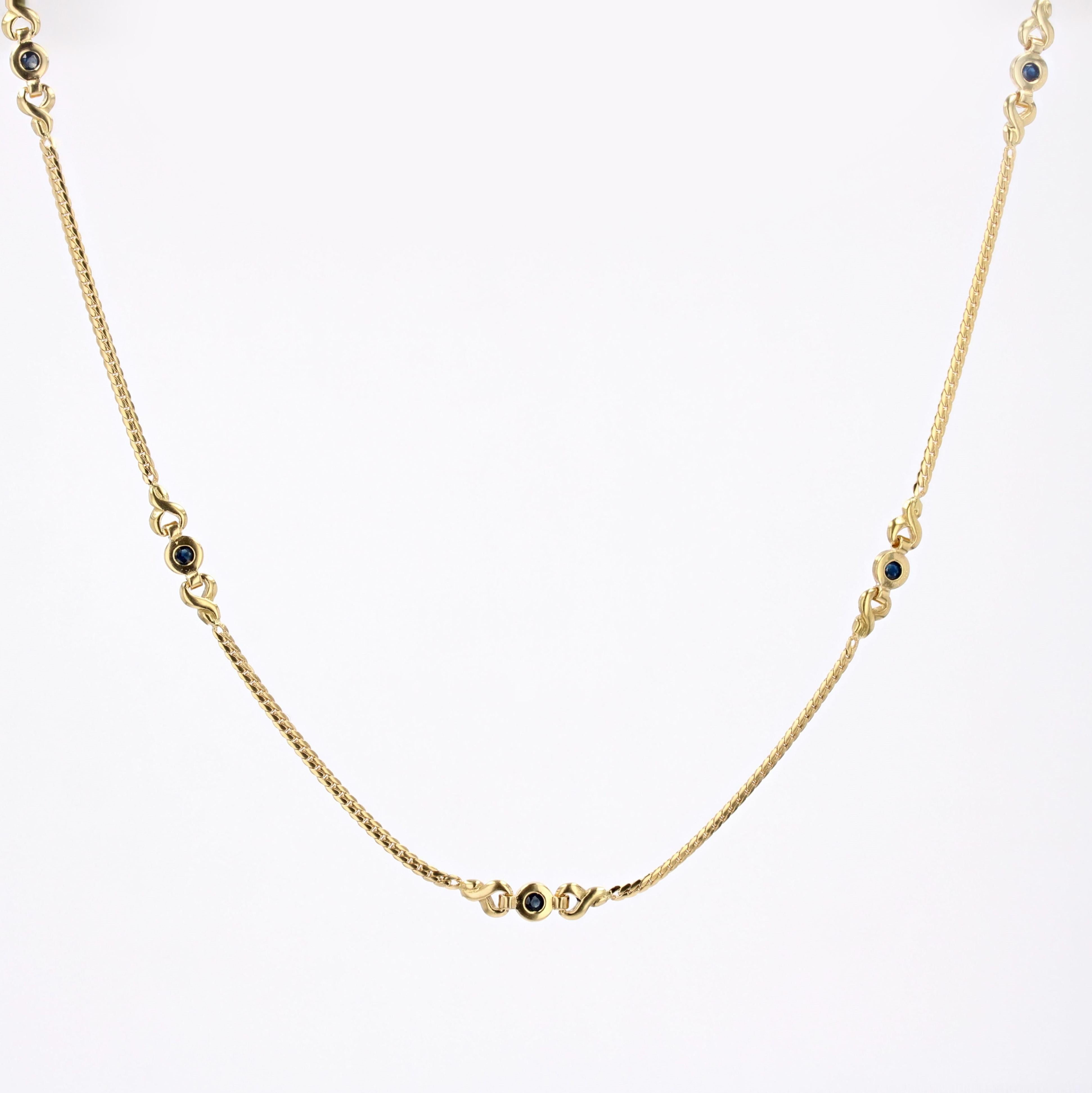 1980s Sapphires 18 Karat Yellow Gold Curb Chain Choker Necklace In Good Condition For Sale In Poitiers, FR