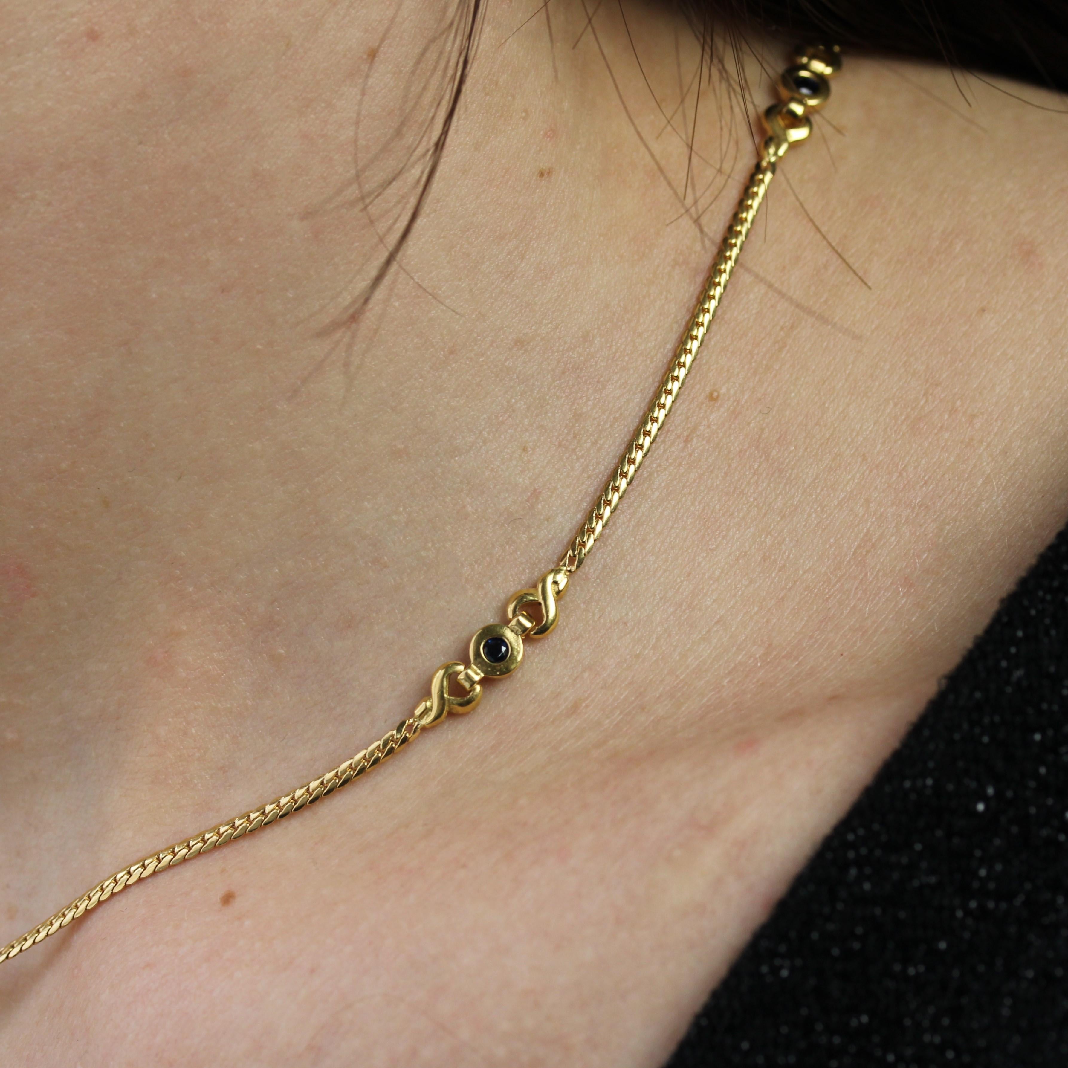 1980s Sapphires 18 Karat Yellow Gold Curb Chain Choker Necklace For Sale 3
