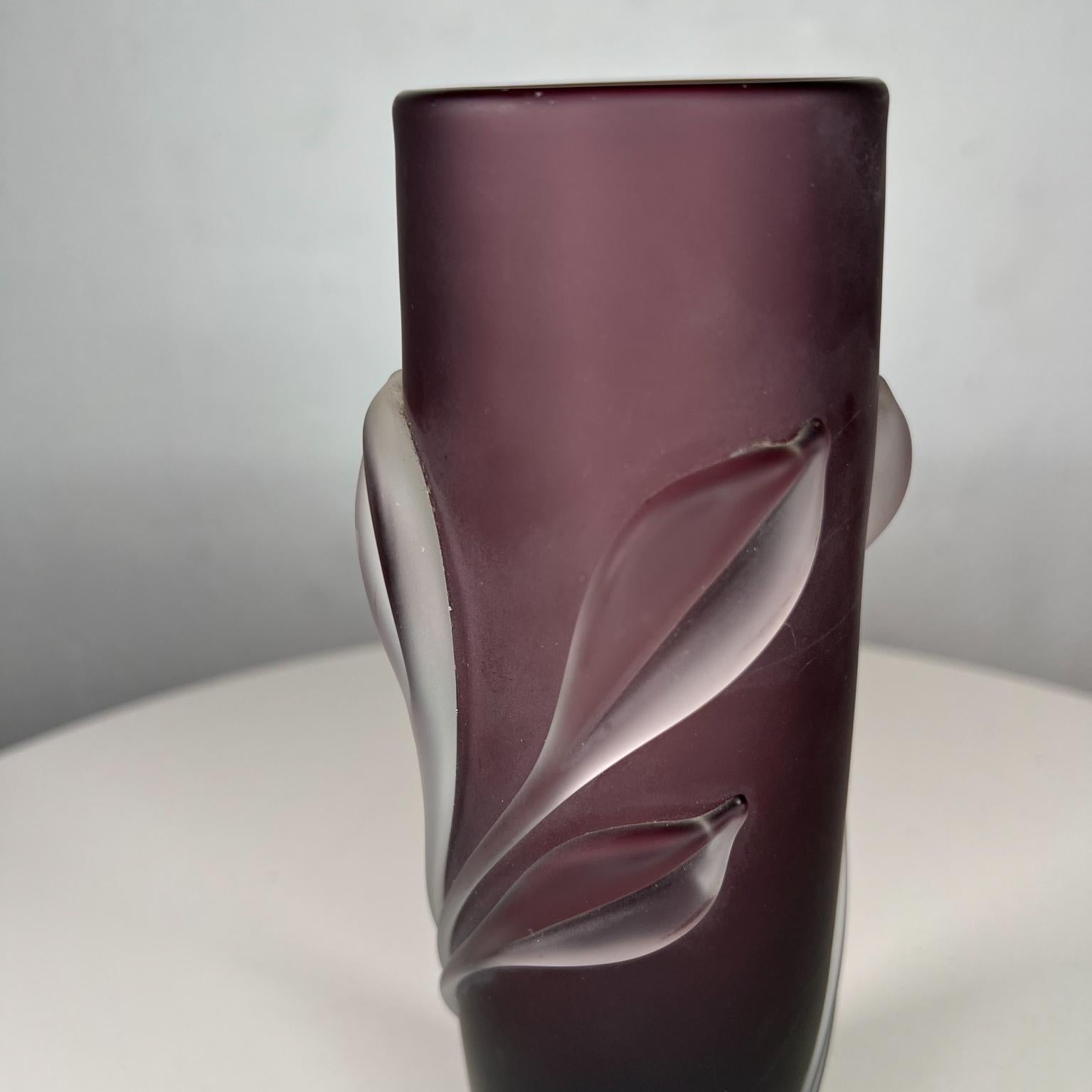 1980s Satin Sheen Frosted Art Glass Purple Vase by William Glasner New York 1