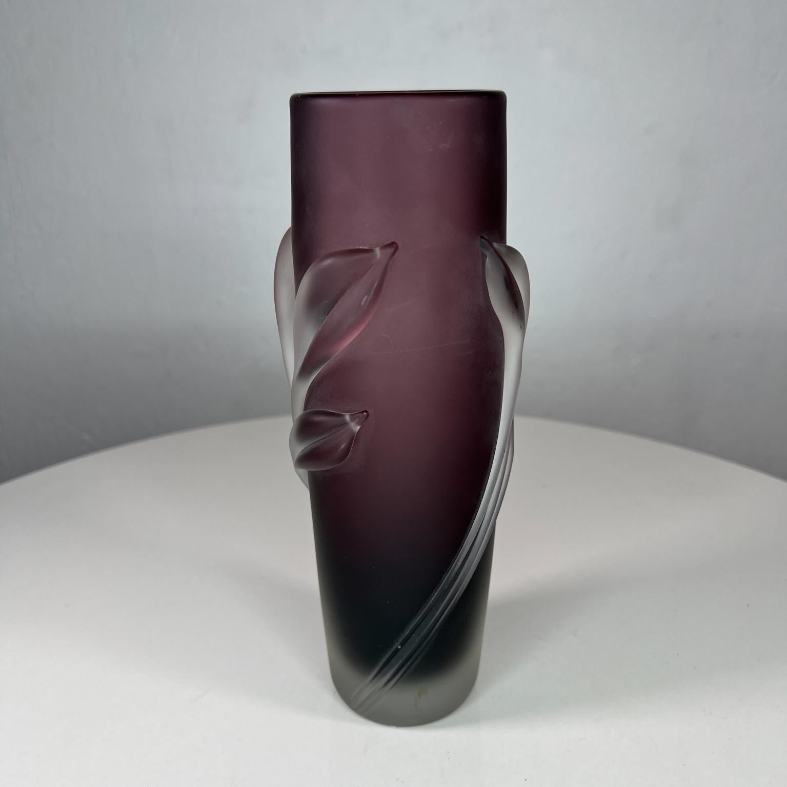 1980s Satin Sheen Frosted Art Glass Purple Vase by William Glasner New York 3