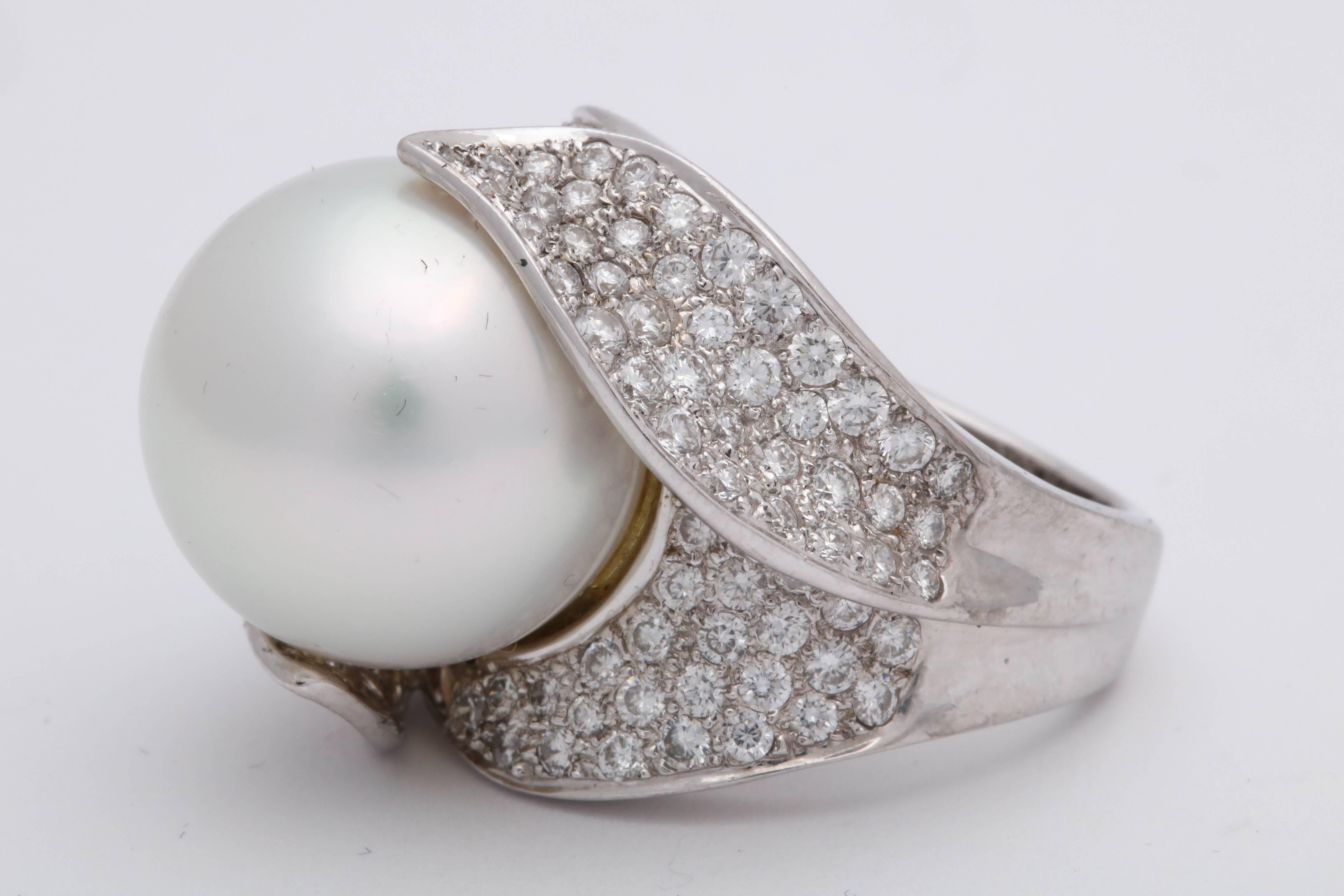 1980s Sculptural South Sea Pearl with Diamonds Large Gold Cocktail Ring In Good Condition For Sale In New York, NY