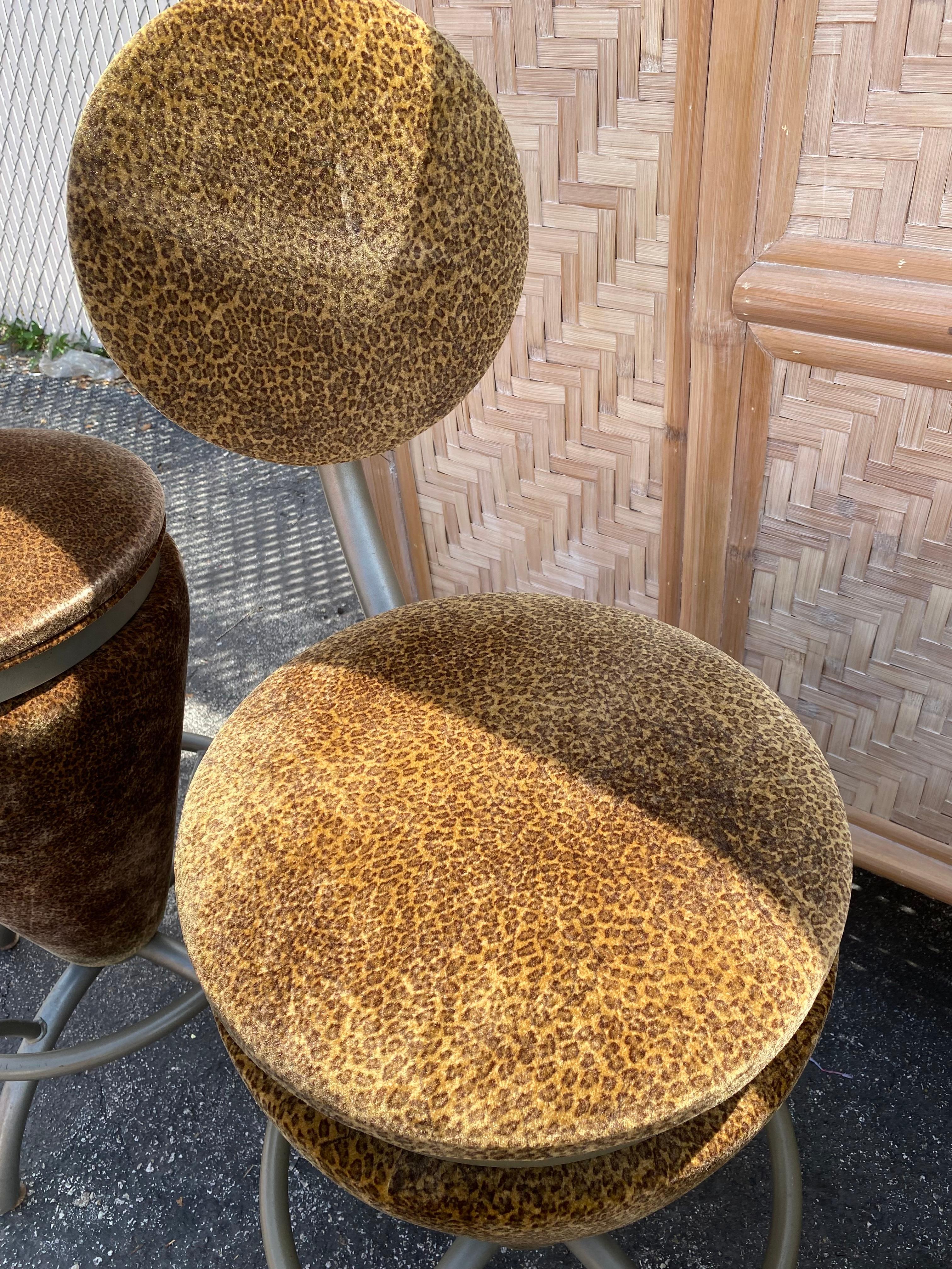 1980 Sculptural Coned Leopard Velvet Steel Swivel Stools Chairs  en vente 6