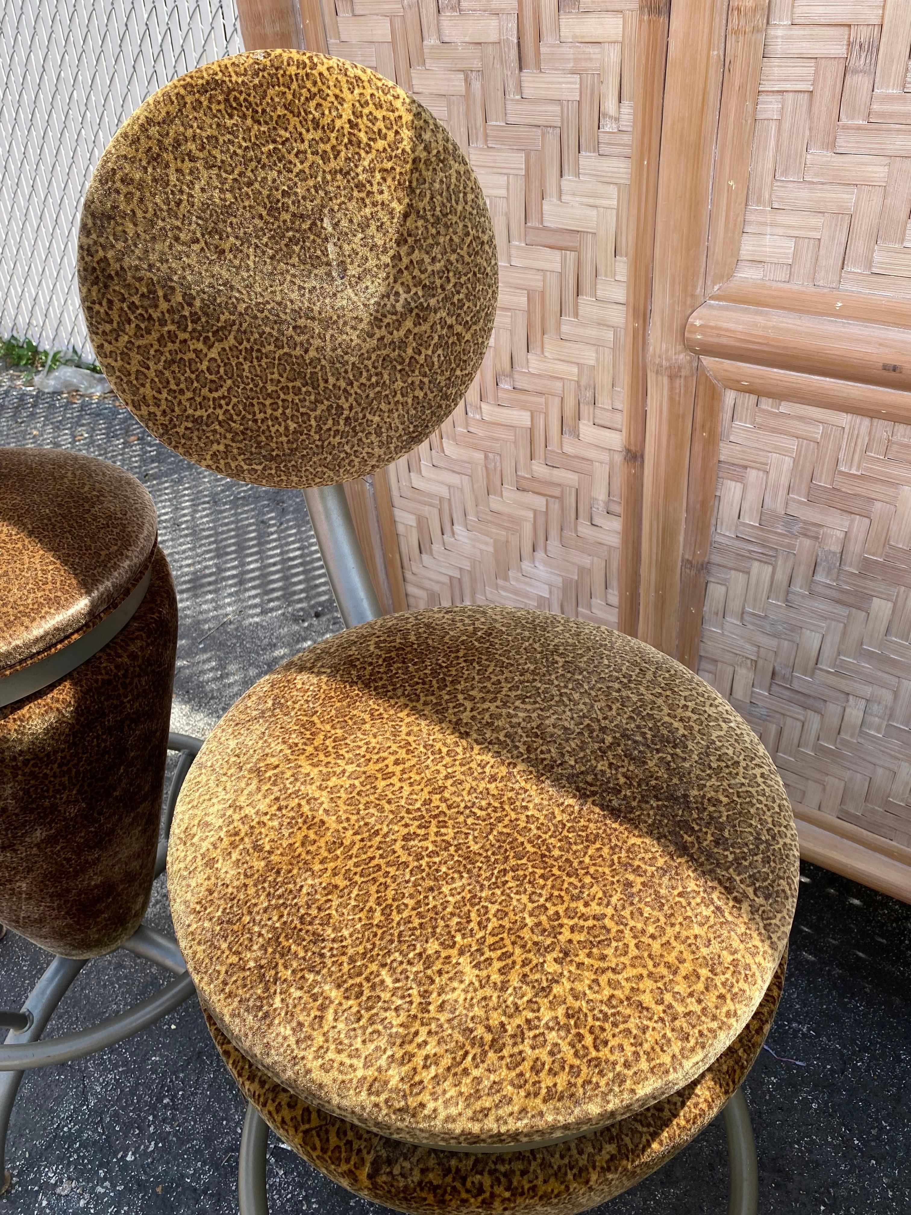 1980 Sculptural Coned Leopard Velvet Steel Swivel Stools Chairs en vente 7