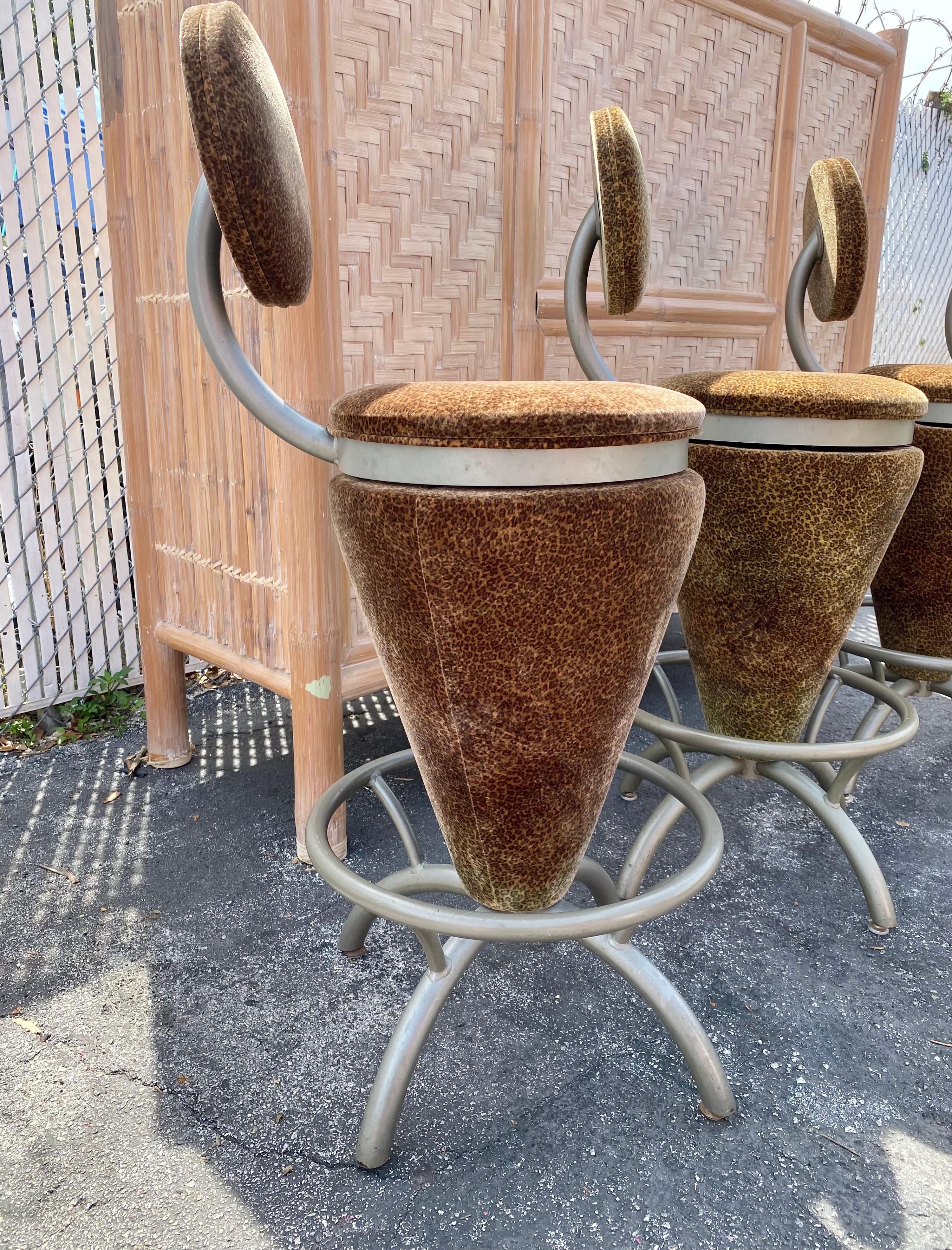 1980 Sculptural Coned Leopard Velvet Steel Swivel Stools Chairs en vente 3
