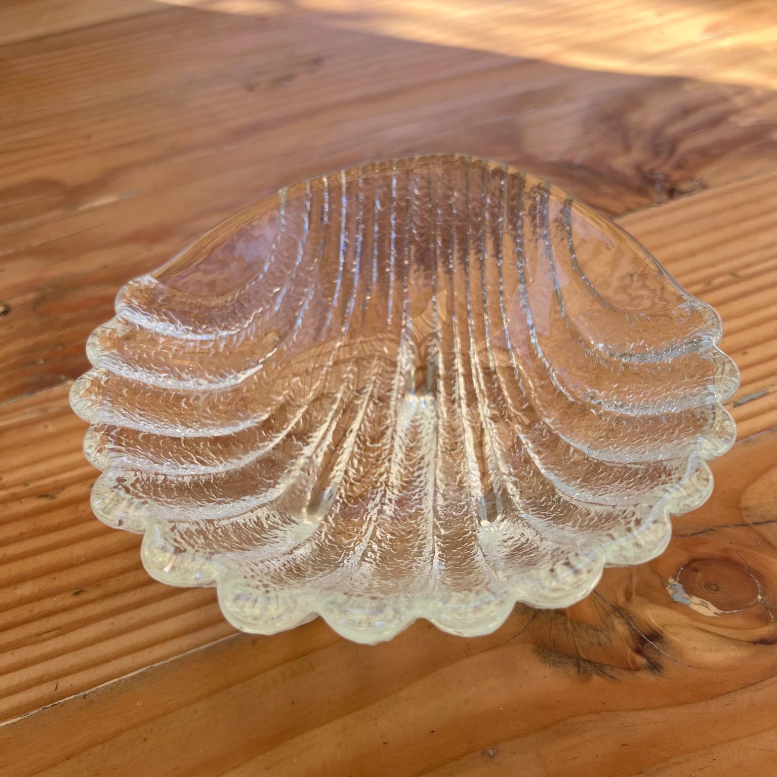 1980s Sculptural Glass Shell Footed Dish For Sale 5