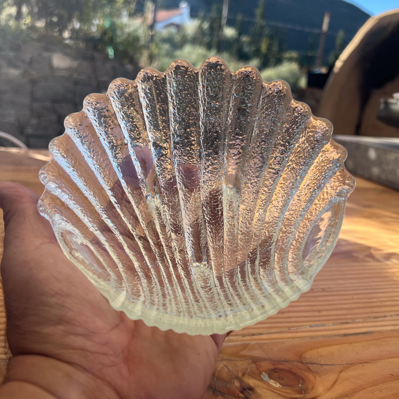 1980s Sculptural Glass Shell Footed Dish For Sale 9